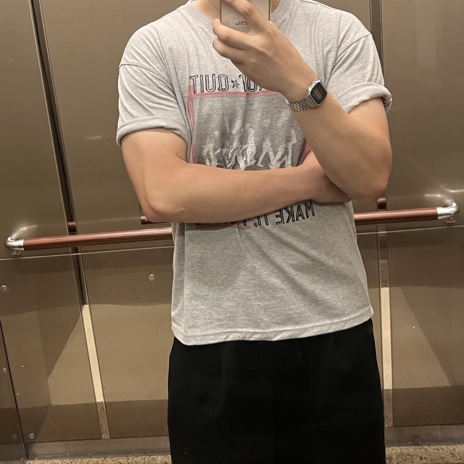 AMOU Marking Box Half T-Shirts Gray 착용 스타일