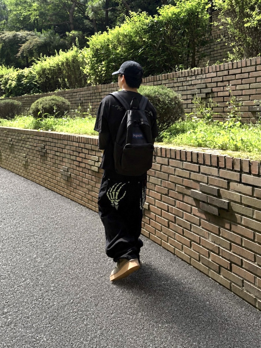 Jansport Superbreak Backpack Black, ETCE Washed Sacrifice Cap Black 착용 스타일 - 5