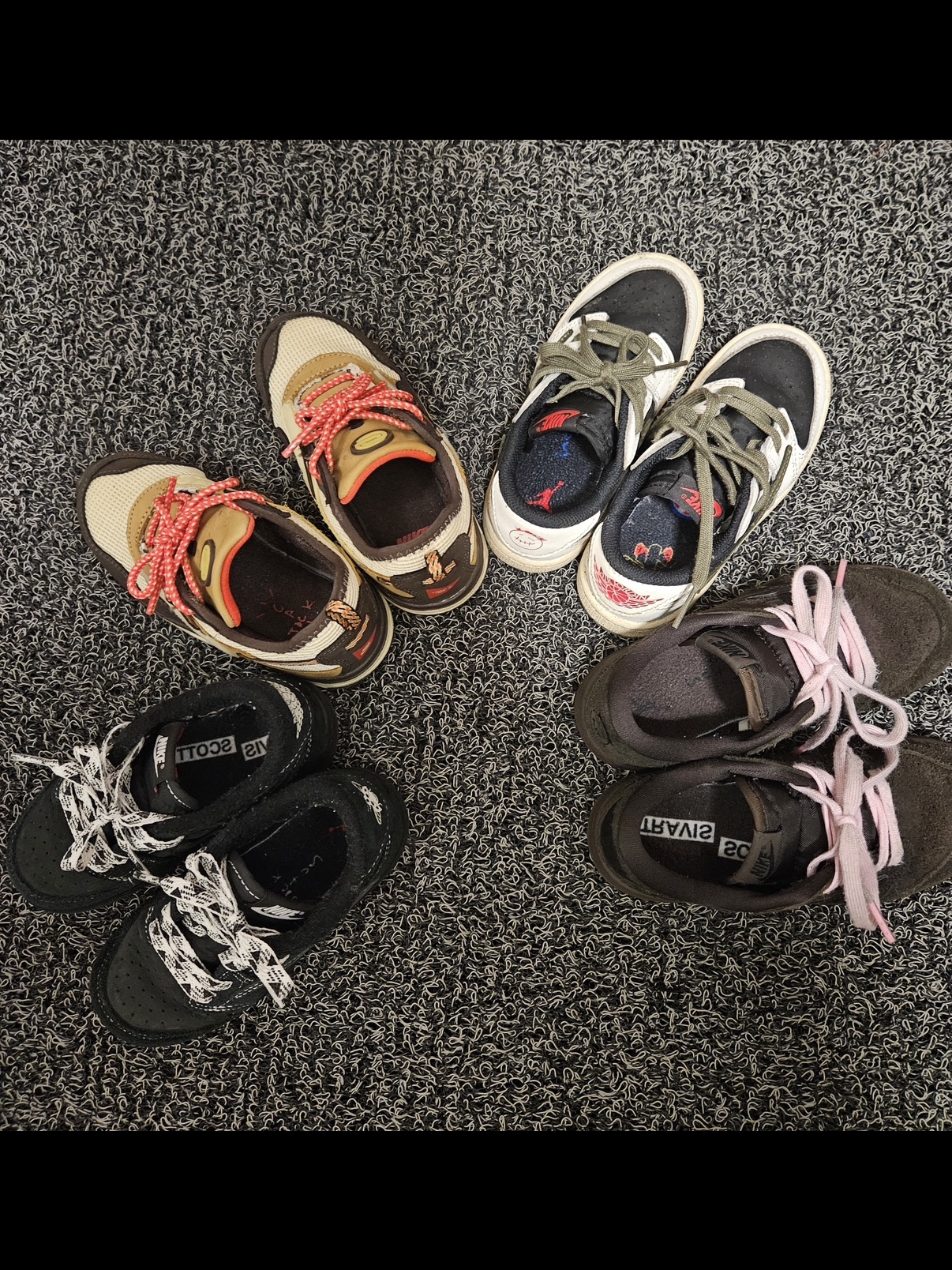 (TD) Jordan 1 x Travis Scott Retro Low OG SP Black Phantom, (TD) Nike x Travis Scott Air Max 1 Cact.us Brown 착용 스타일 - 1