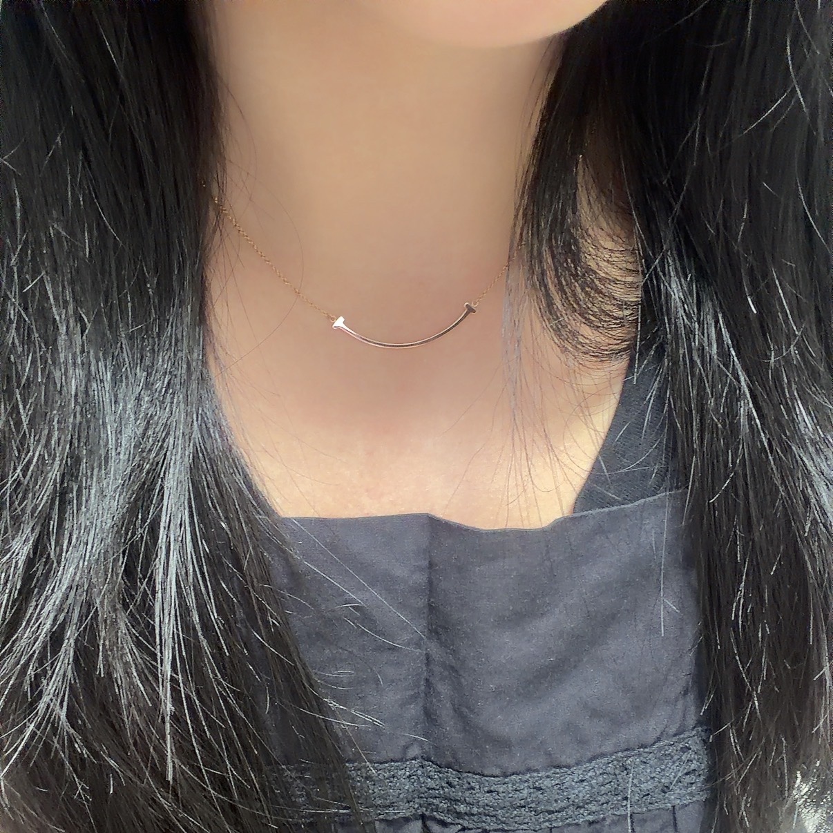 Tiffany & Co. Tiffany T Smile Pendant Small Rose Gold 착용 스타일 - 2
