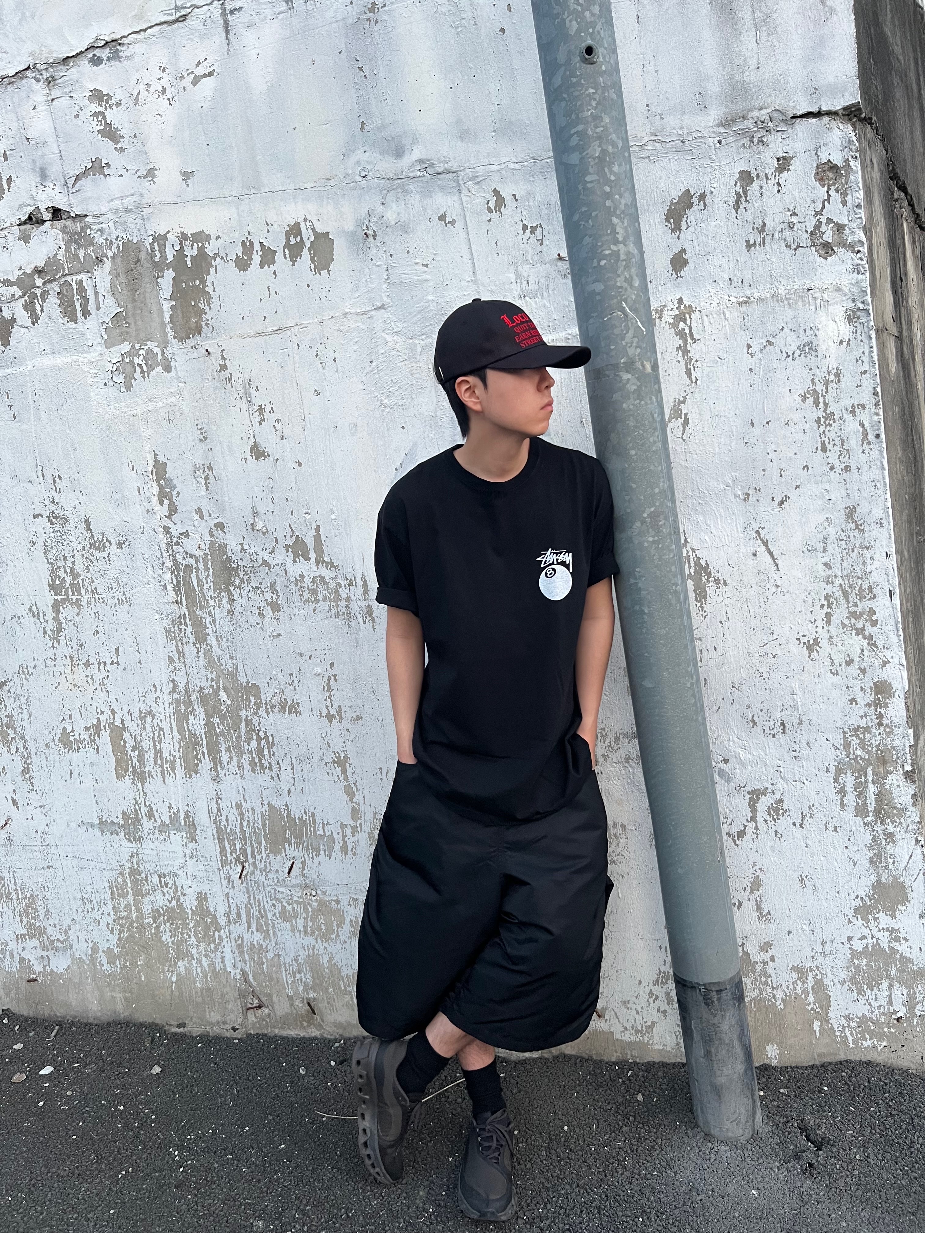 Stussy 8 Ball Pigment Dyed T-Shirt Black 착용 스타일 - 3