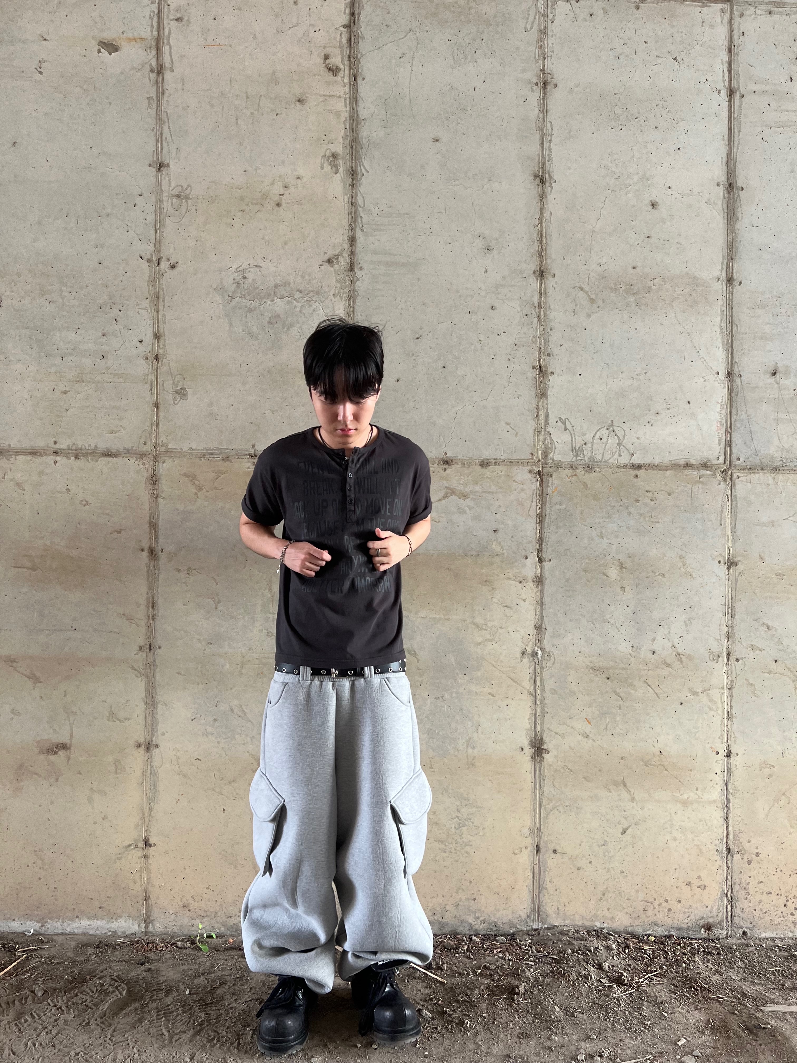MJD X KOIN SEOUL Wide Cargo Sweat Pants 착용 스타일 - 3