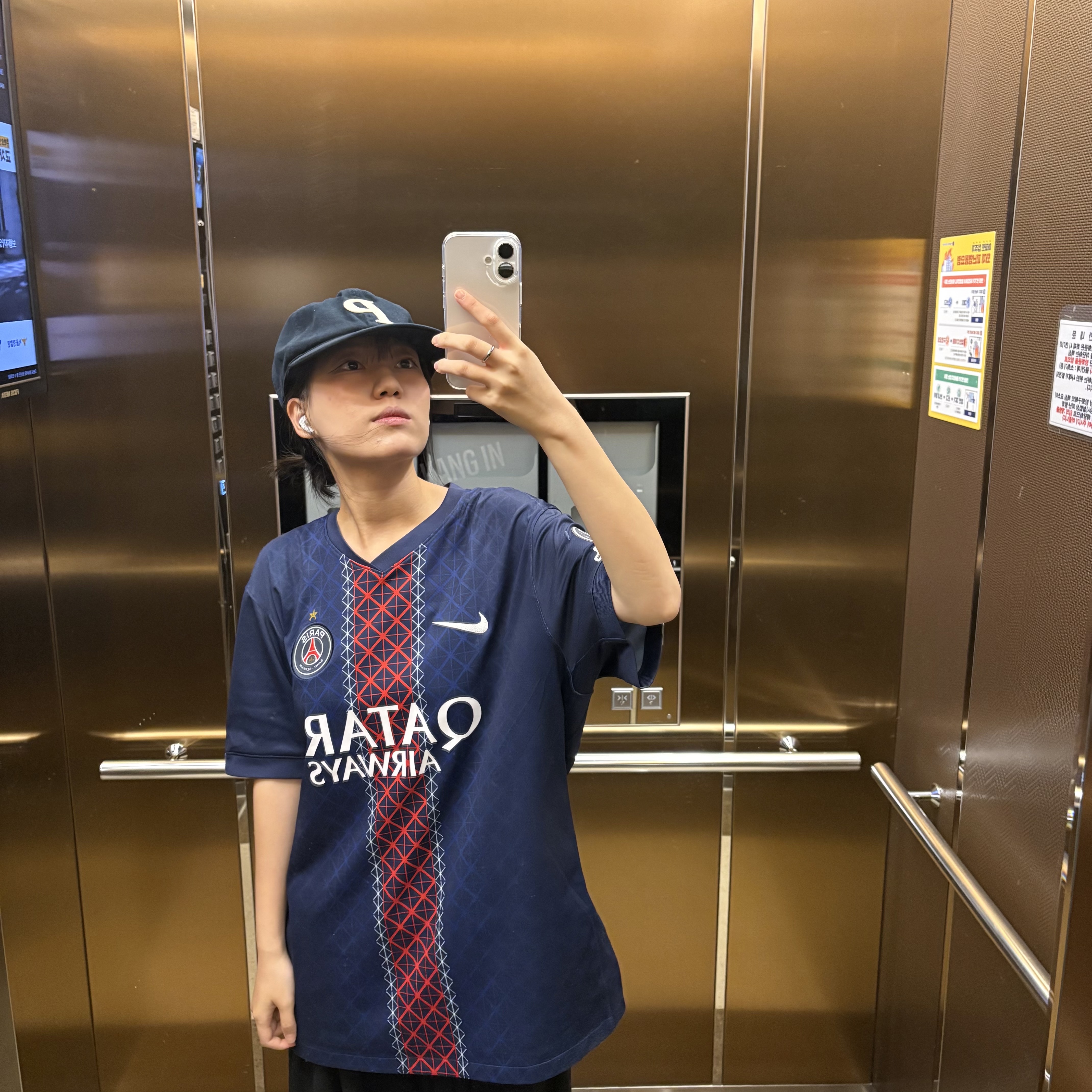 Nike Paris Saint-Germain 2025/26 Stadium Home Dri-Fit Soccer Replica Jersey Midnight Navy (Non Marking Ver.) 착용 스타일 - 2