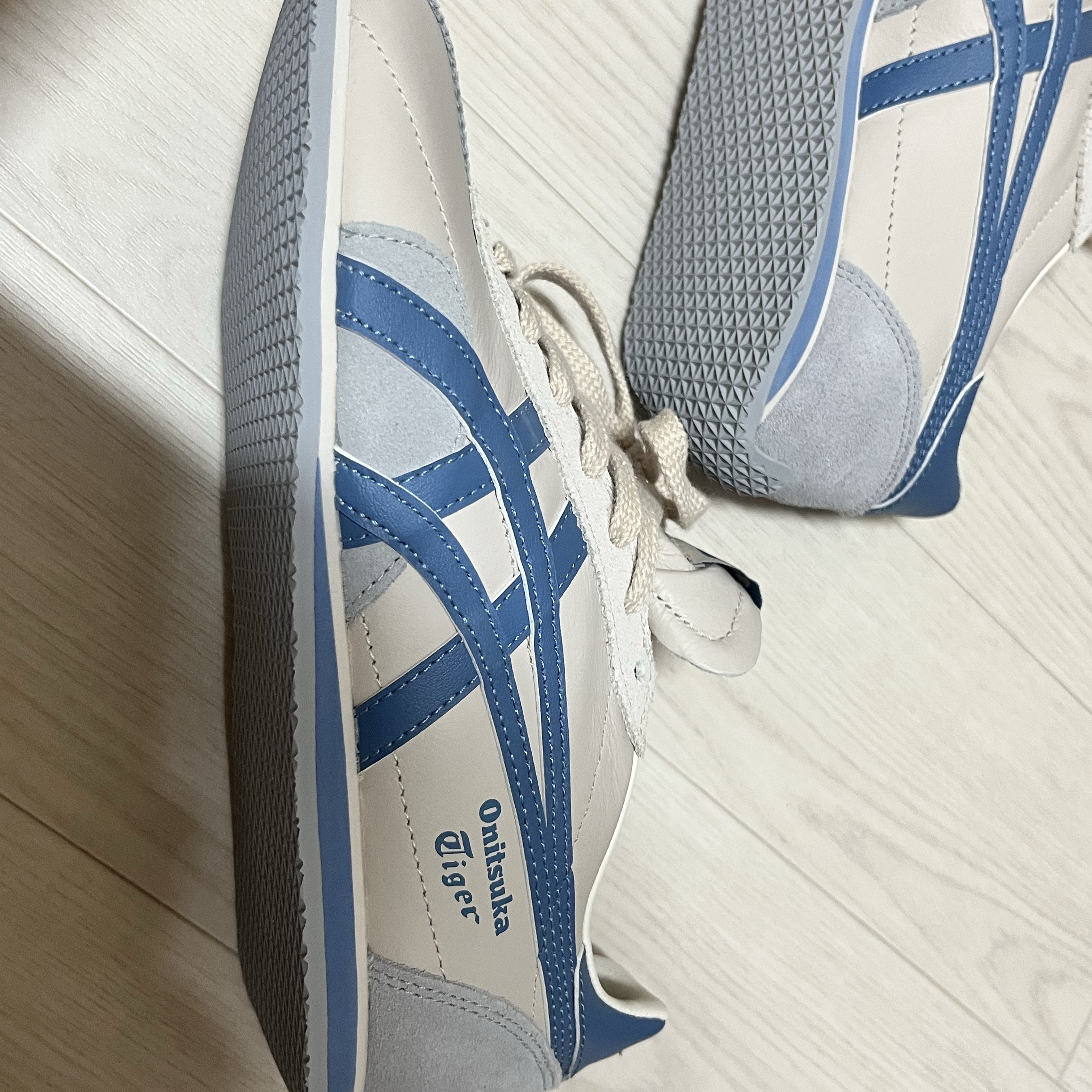Onitsuka Tiger Runspark Cream Light Blue 착용 스타일 - 5