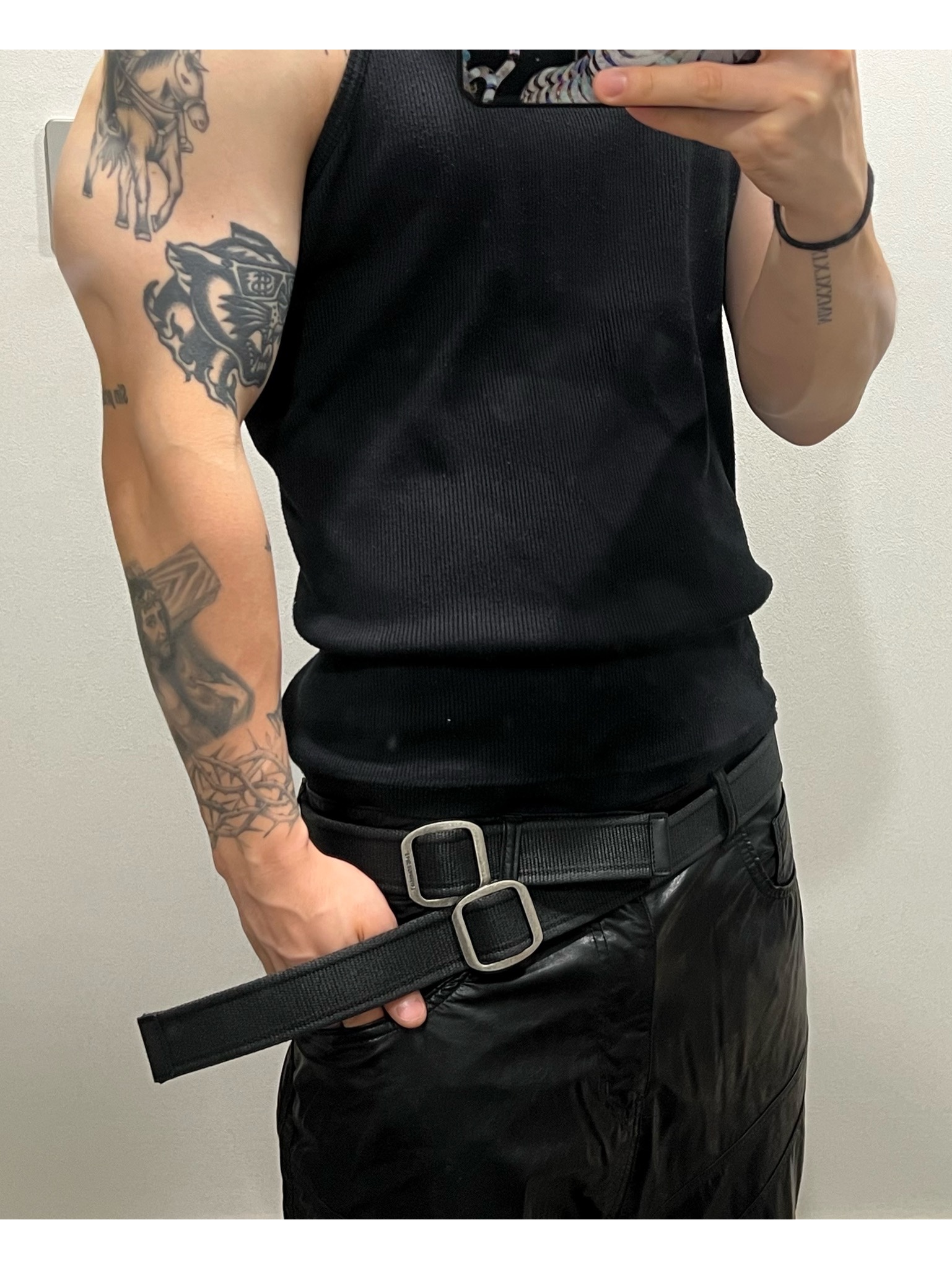 Farfromwhat Coated Double Buckle Woven Belt, MJD Wave Logo Polo Black 착용 스타일 - 4