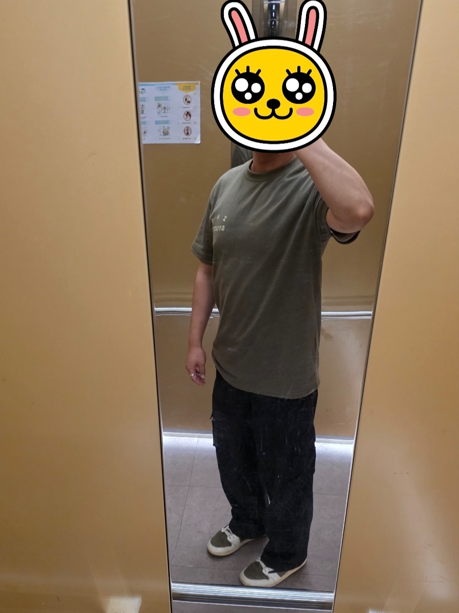 IAB Studio x D.P. T-Shirt Army Green 착용 스타일