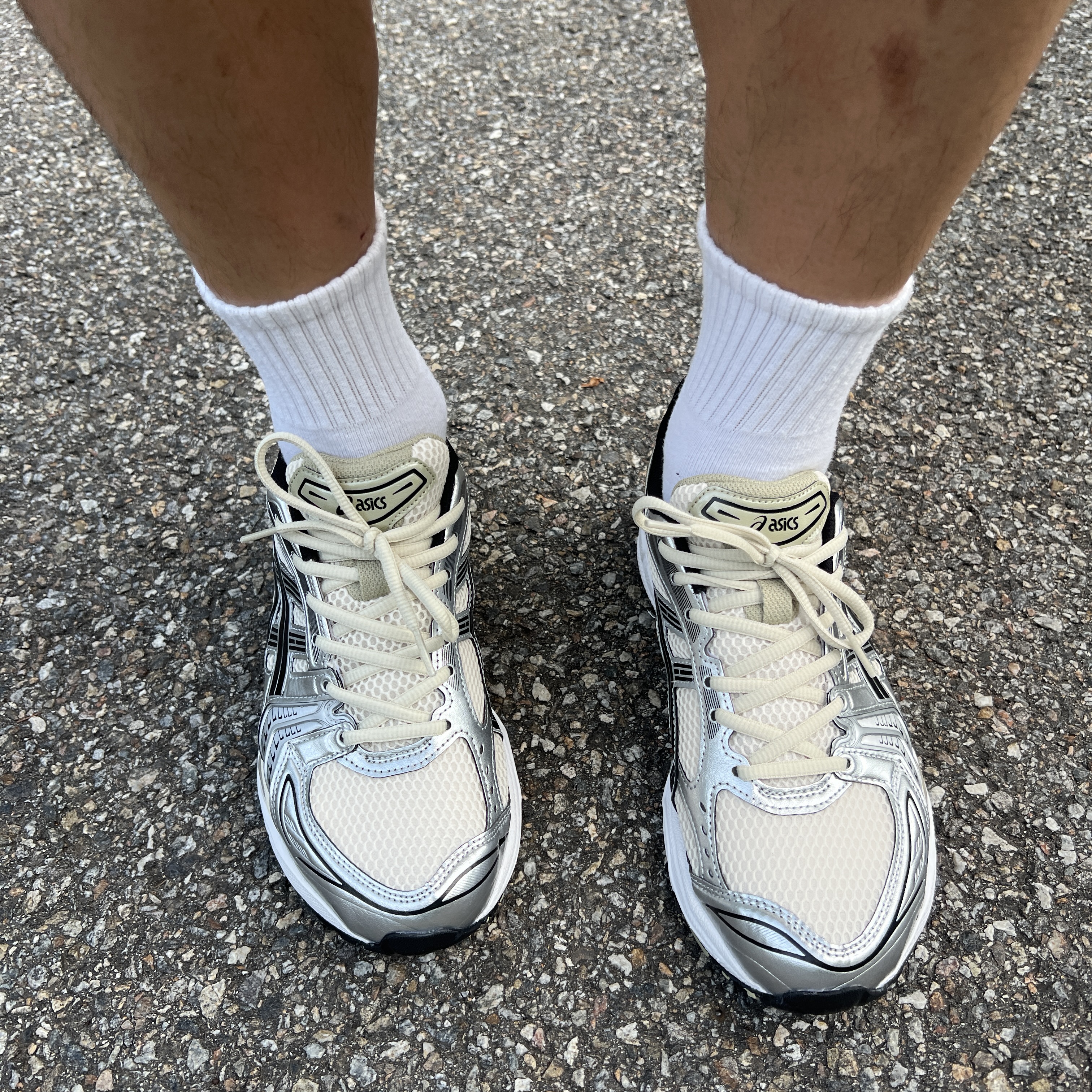 Asics Gel-Kayano 14 Birch Pure Silver 착용 스타일 - 2