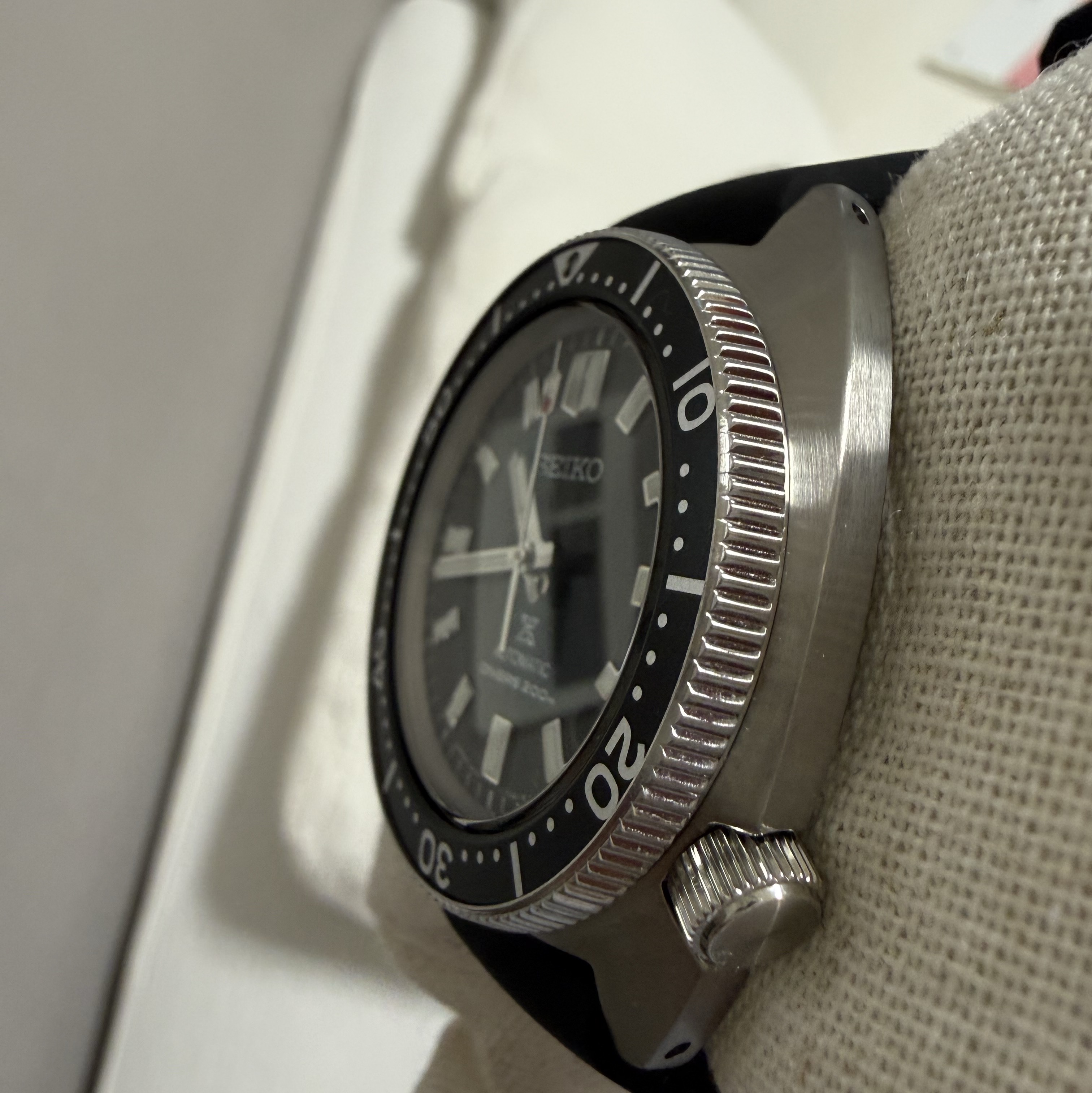 Seiko Prospex SRPE93 Black, Seiko Prospex SPB317J1 Black 착용 스타일 - 1