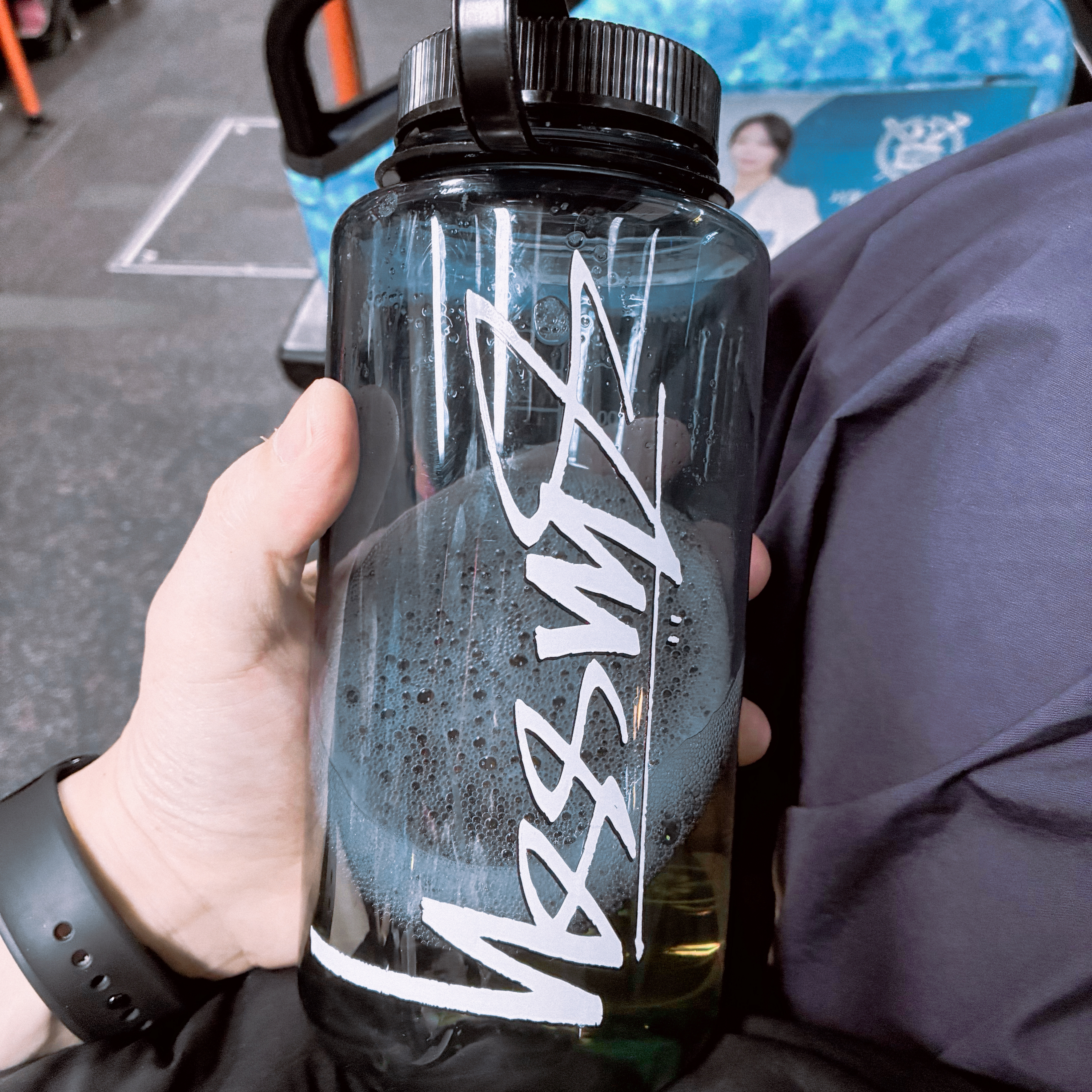 Stussy Nalgene Water Bottle Black, Nike LD-1000 Black White 착용 스타일 - 1