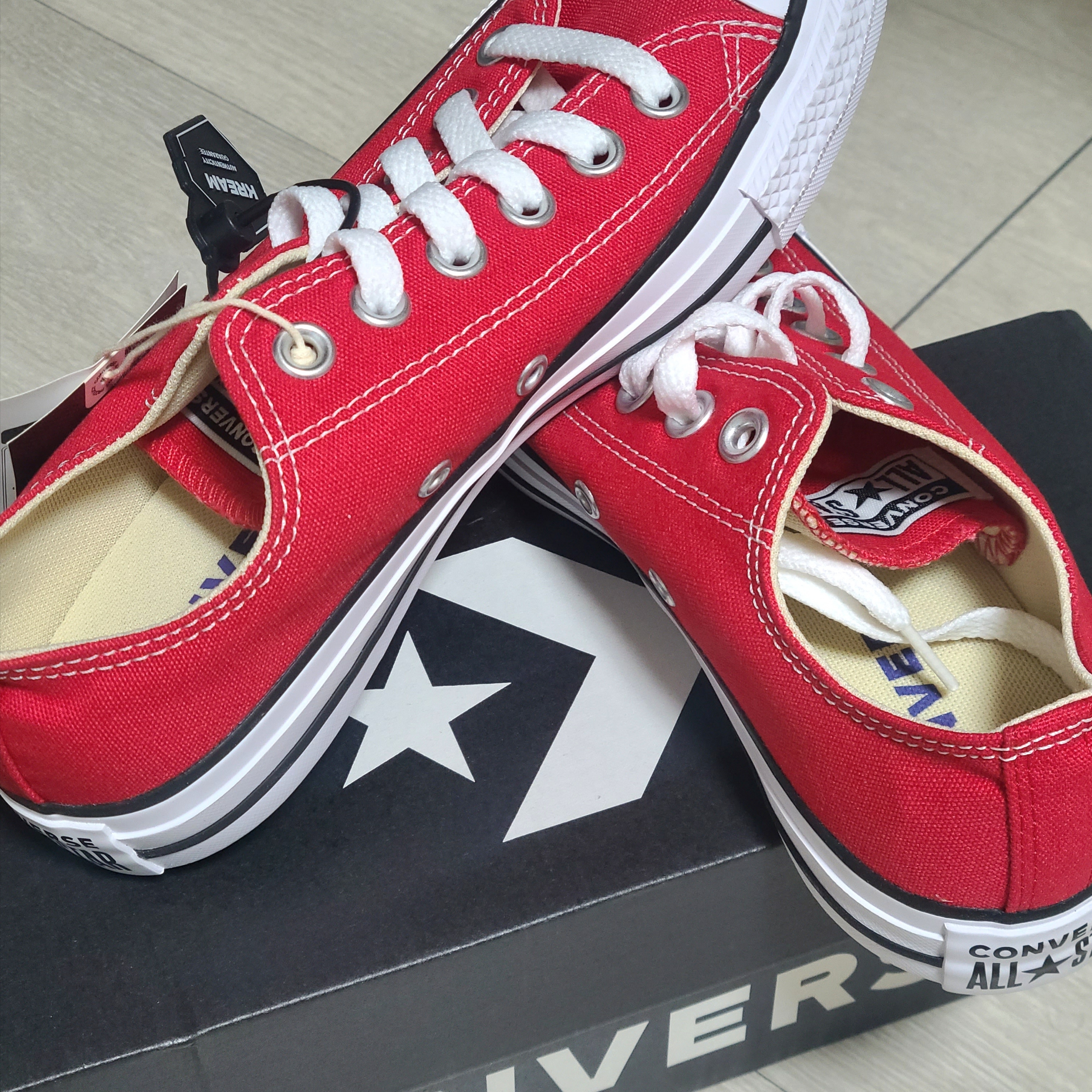 Converse Chuck Taylor All Star Classic Ox Red 착용 스타일 - 2