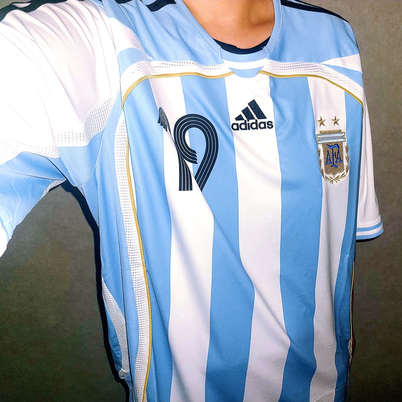 Adidas Argentina 2006 Home Jersey Messi White (Marking Ver.) - KR Sizing, Adidas Argentina 2006 Home Jersey Messi White (Marking Ver) - US Sizing 착용 스타일 - 1