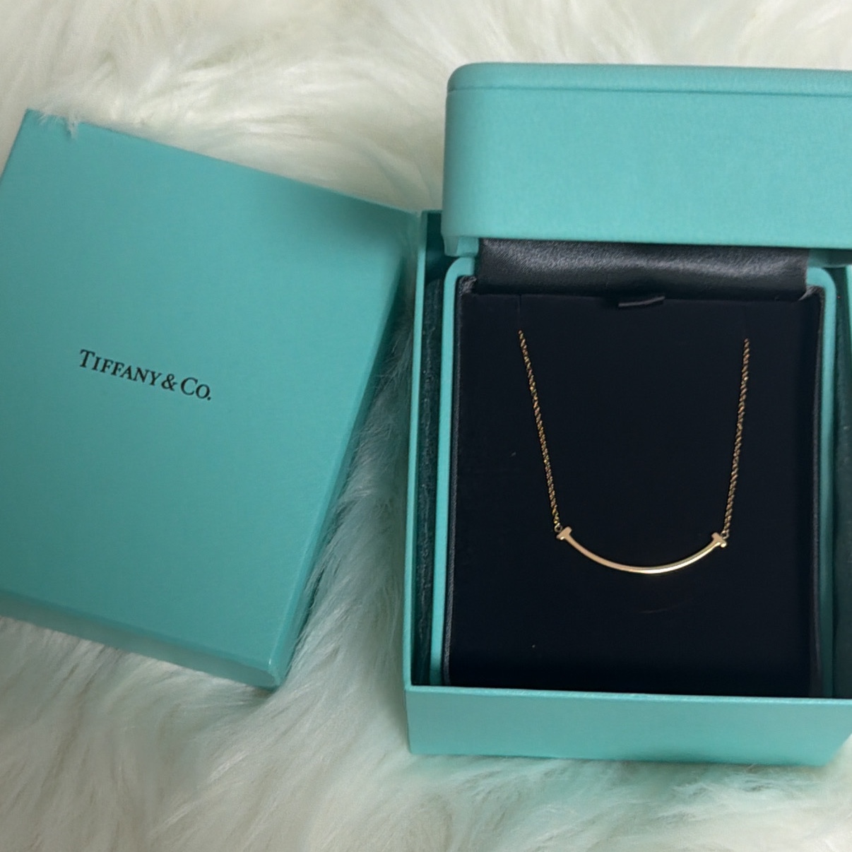 Tiffany & Co. Tiffany T Smile Pendant Small Rose Gold 착용 스타일 - 1