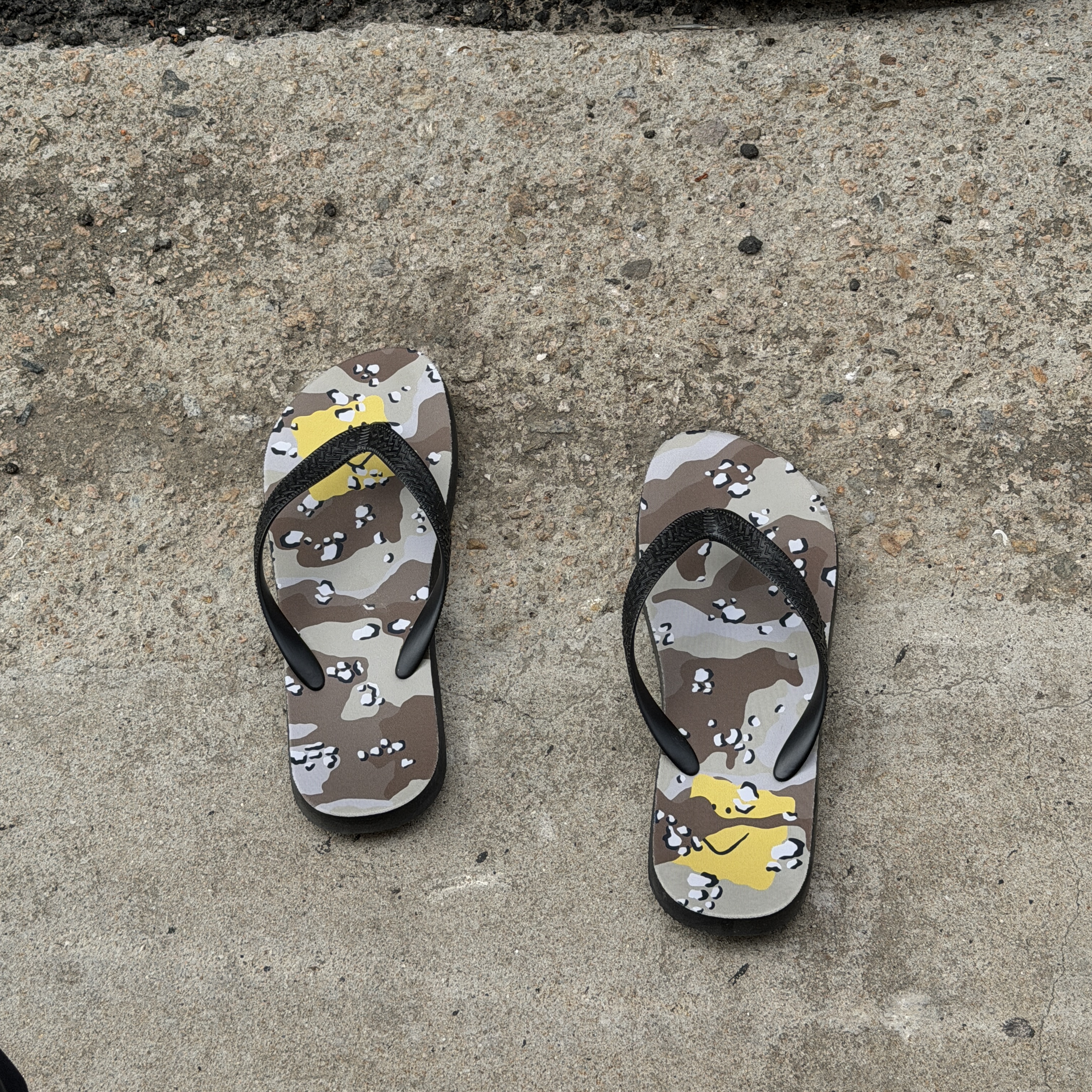Kapital Chocolate Chip Camo Flip Flops Beige 착용 스타일