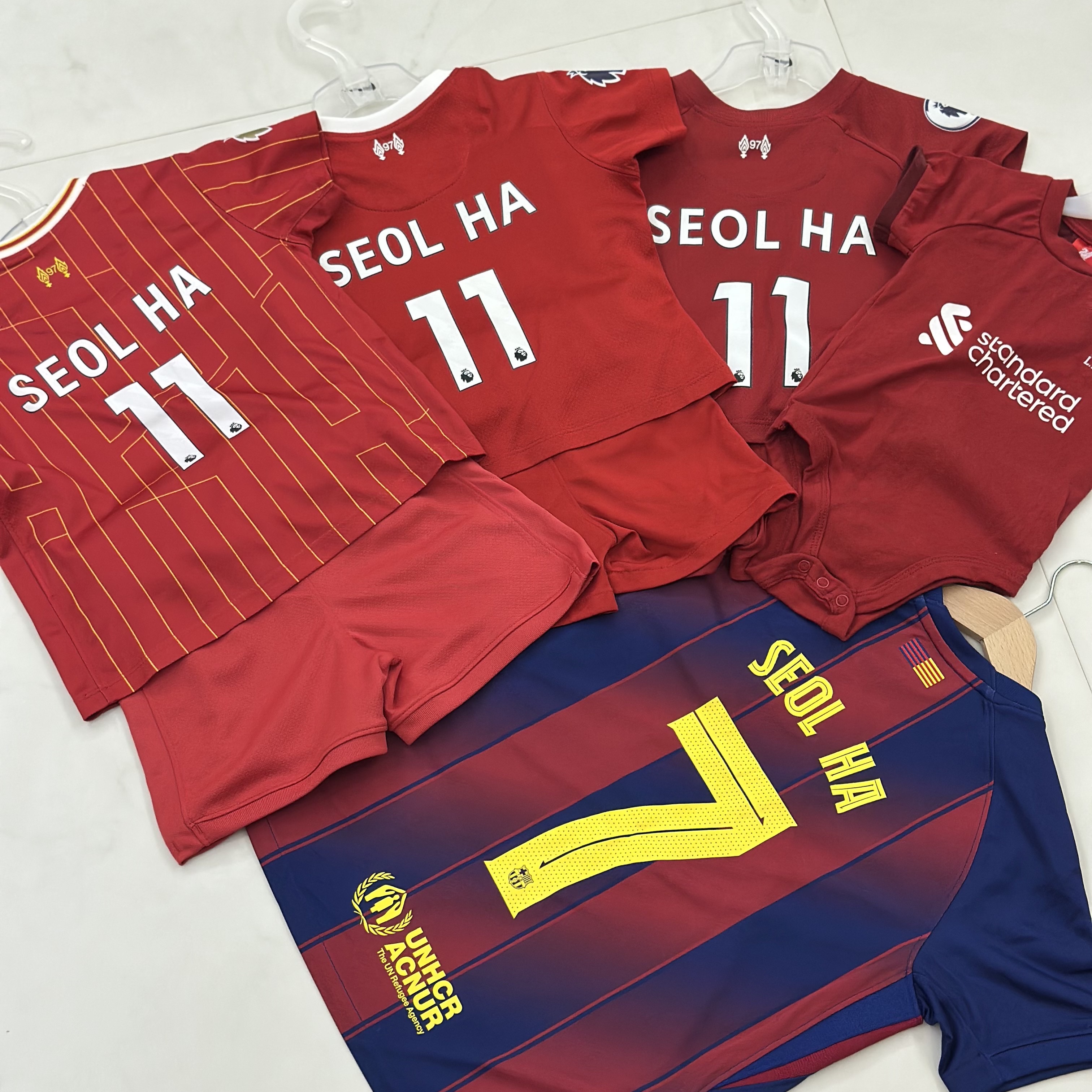 (Kids) Adidas Liverpool FC 2025/26 Home Jersey Strawberry Red - KR Sizing (Non Marking Ver.) 착용 스타일 - 2