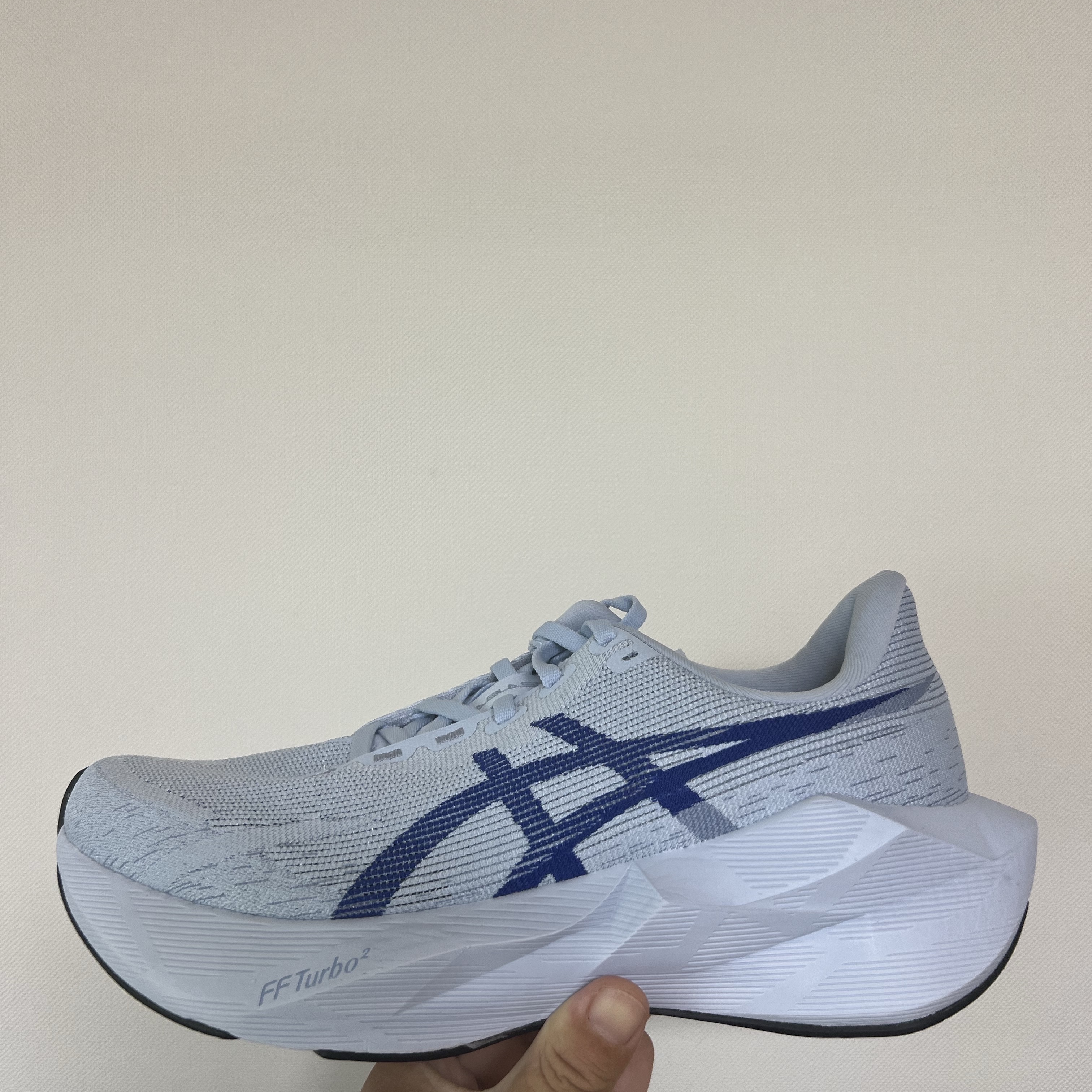 Asics Novablast 6 Solid Air Prussian Blue 착용 스타일 - 1