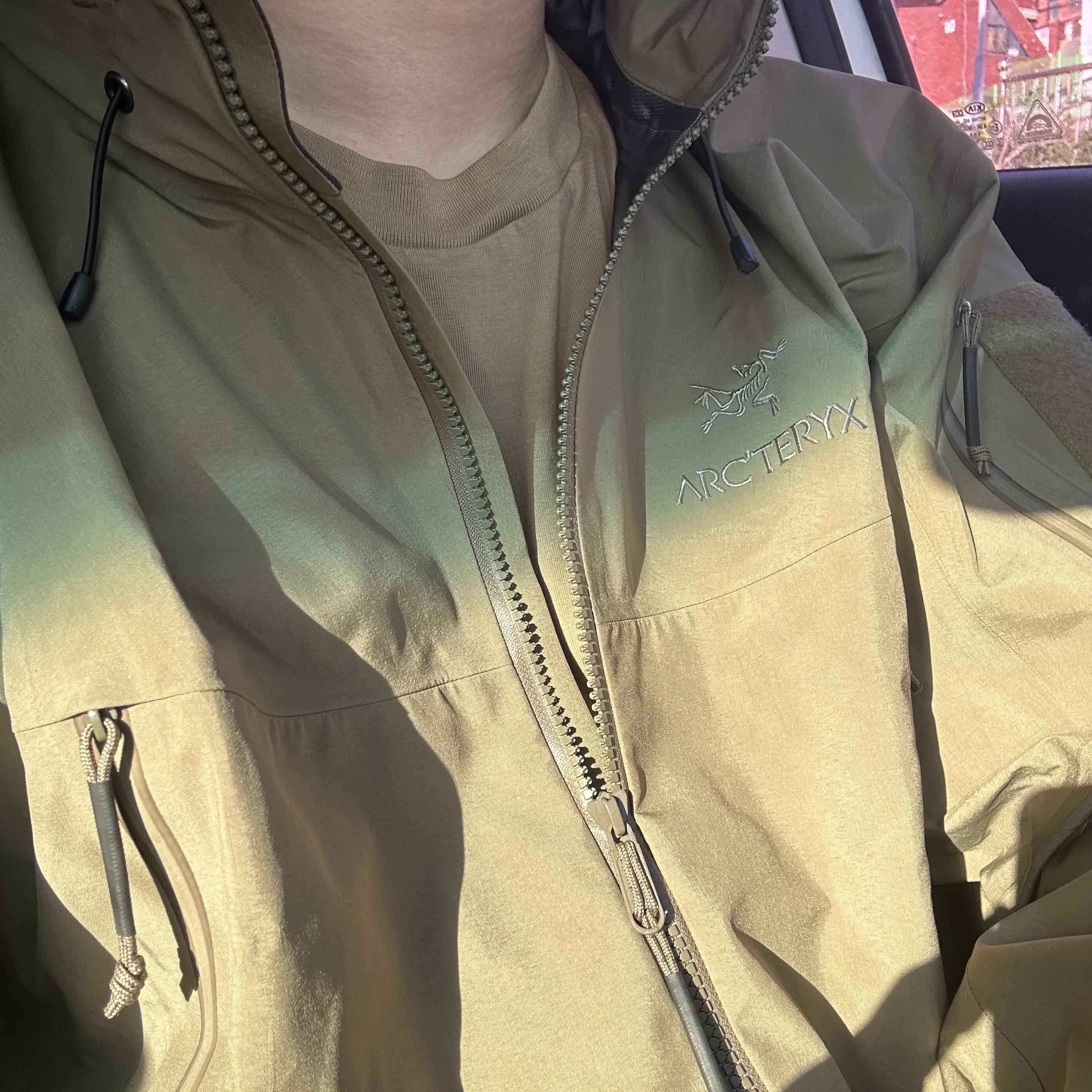 Arc'teryx LEAF Alpha Jacket Gen 2.2 Crocodile 착용 스타일