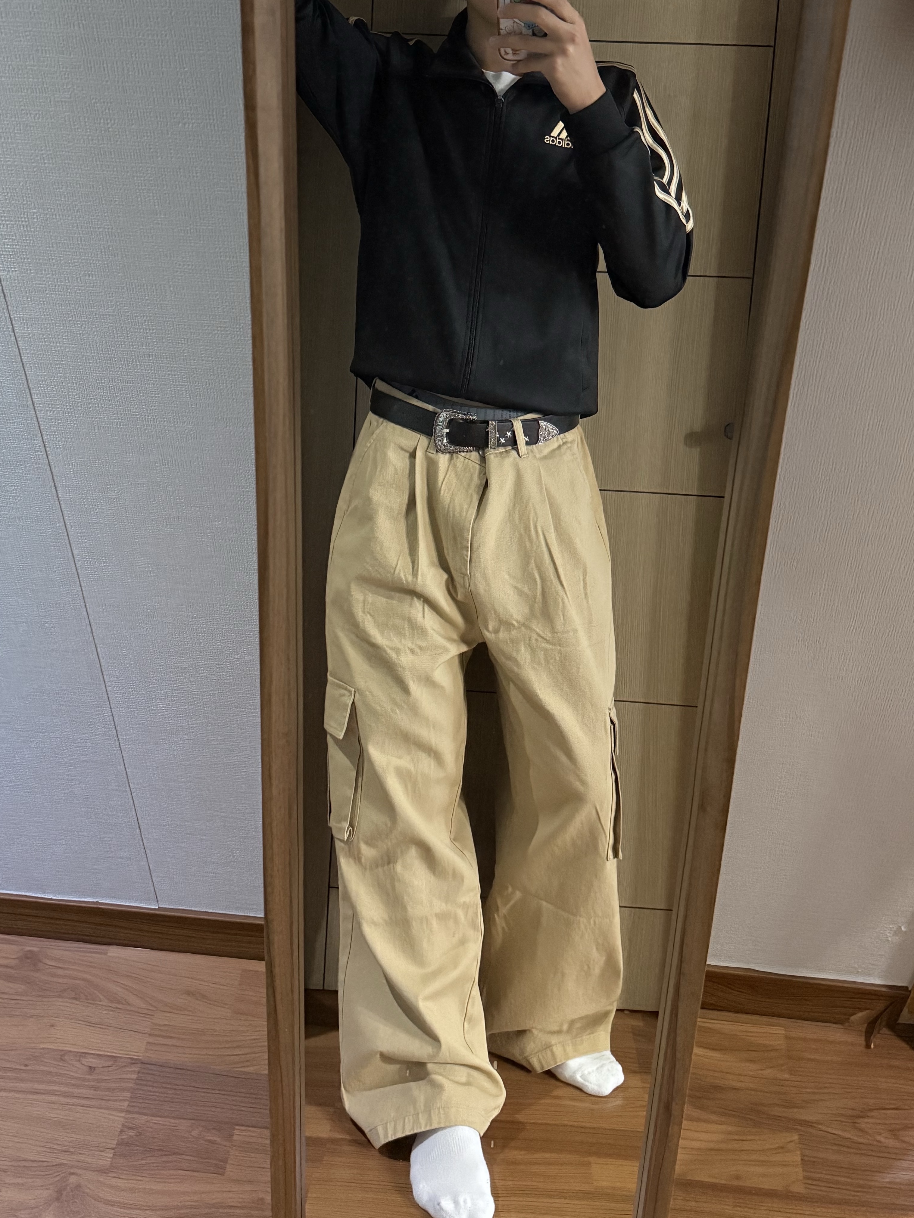 Adidas SST Track Top Black Gold Metallic - KR Sizing 착용 스타일