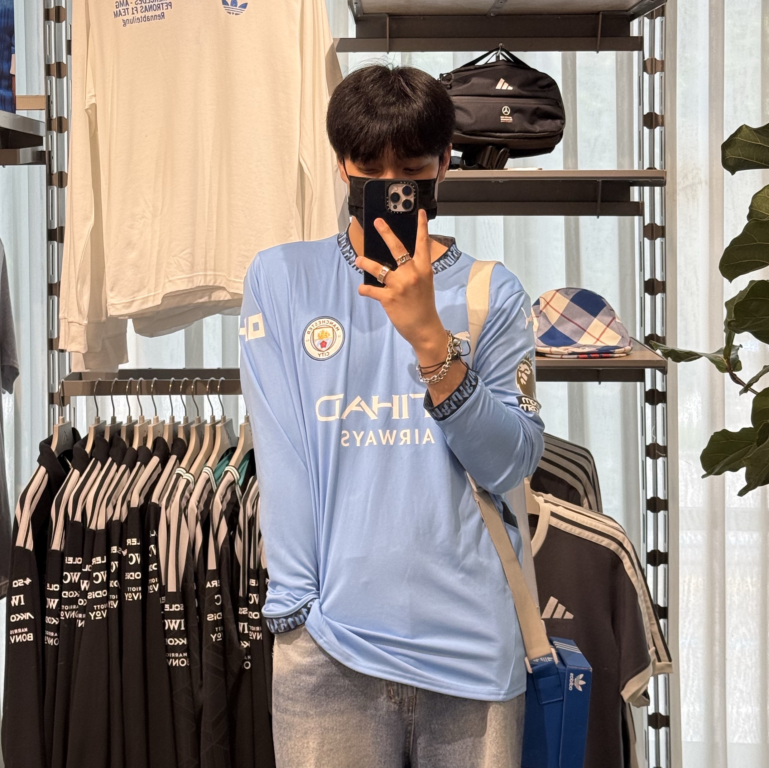 Puma Manchester City 2024/25 Home LS Jersey Team Light Blue (Non Marking Ver.), Adidas x Kseniaschnaider Shoebox Bag Blue Bird 착용 스타일