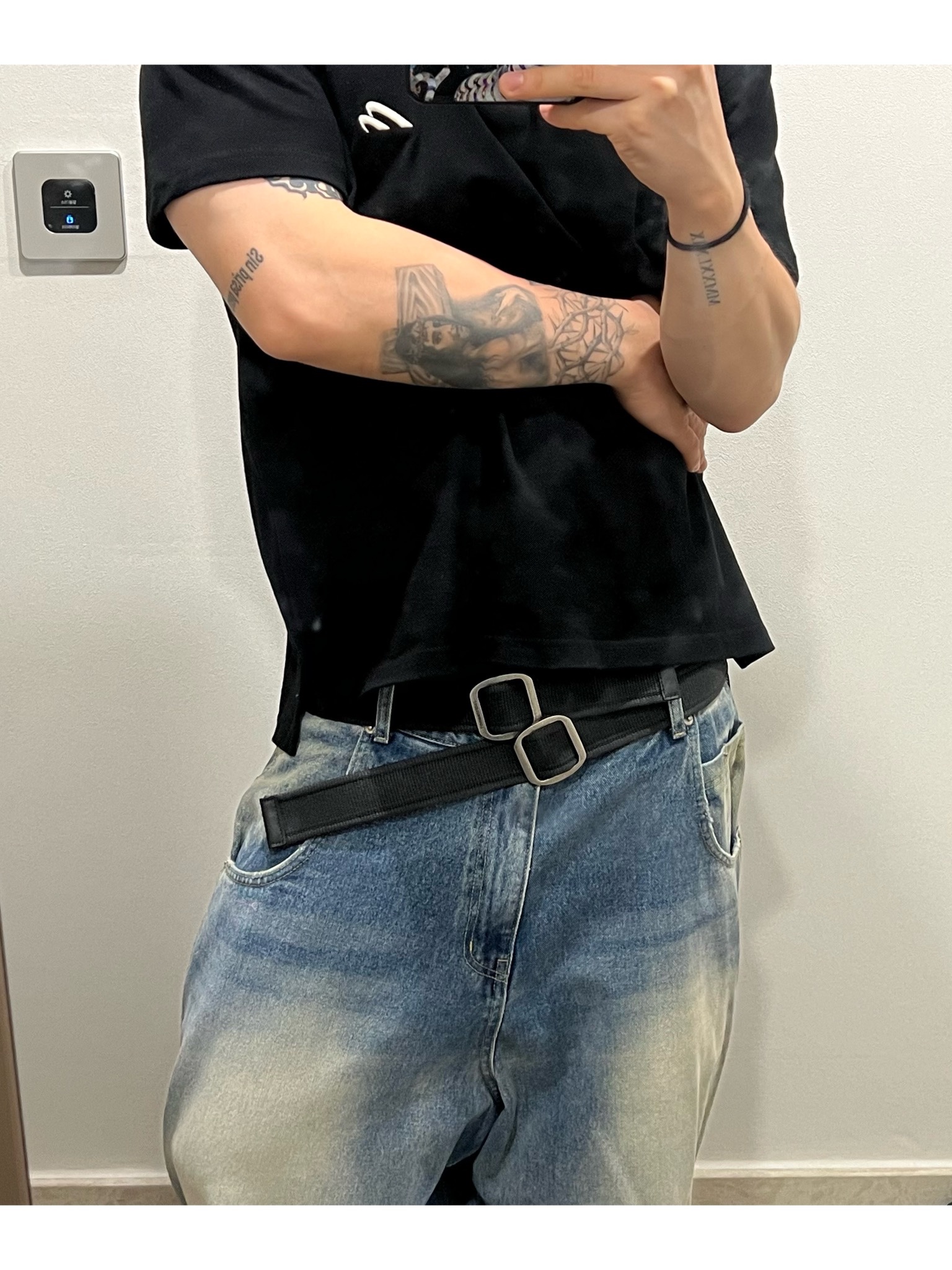 Farfromwhat Coated Double Buckle Woven Belt, MJD Wave Logo Polo Black 착용 스타일 - 2