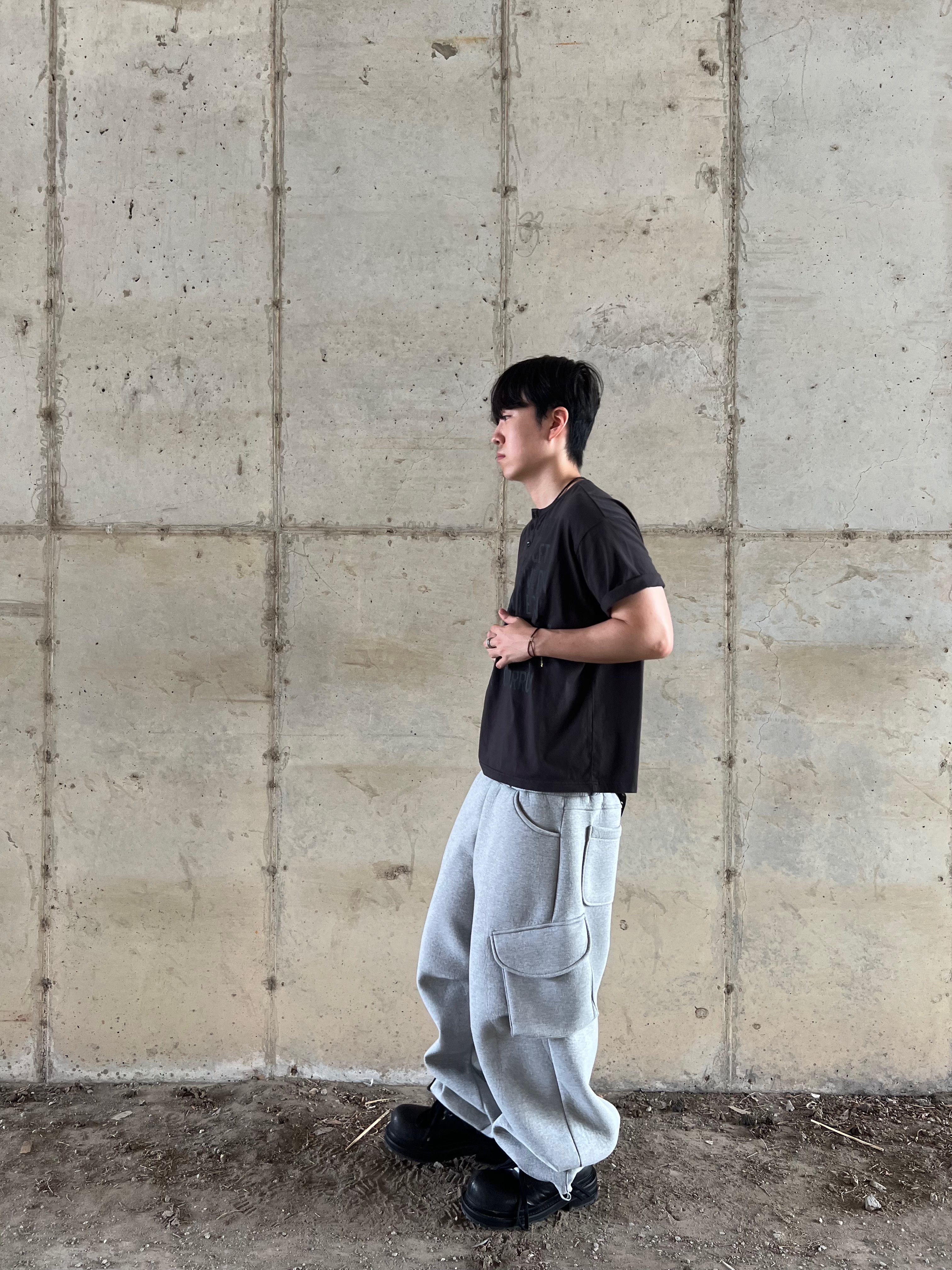 MJD X KOIN SEOUL Wide Cargo Sweat Pants 착용 스타일 - 2