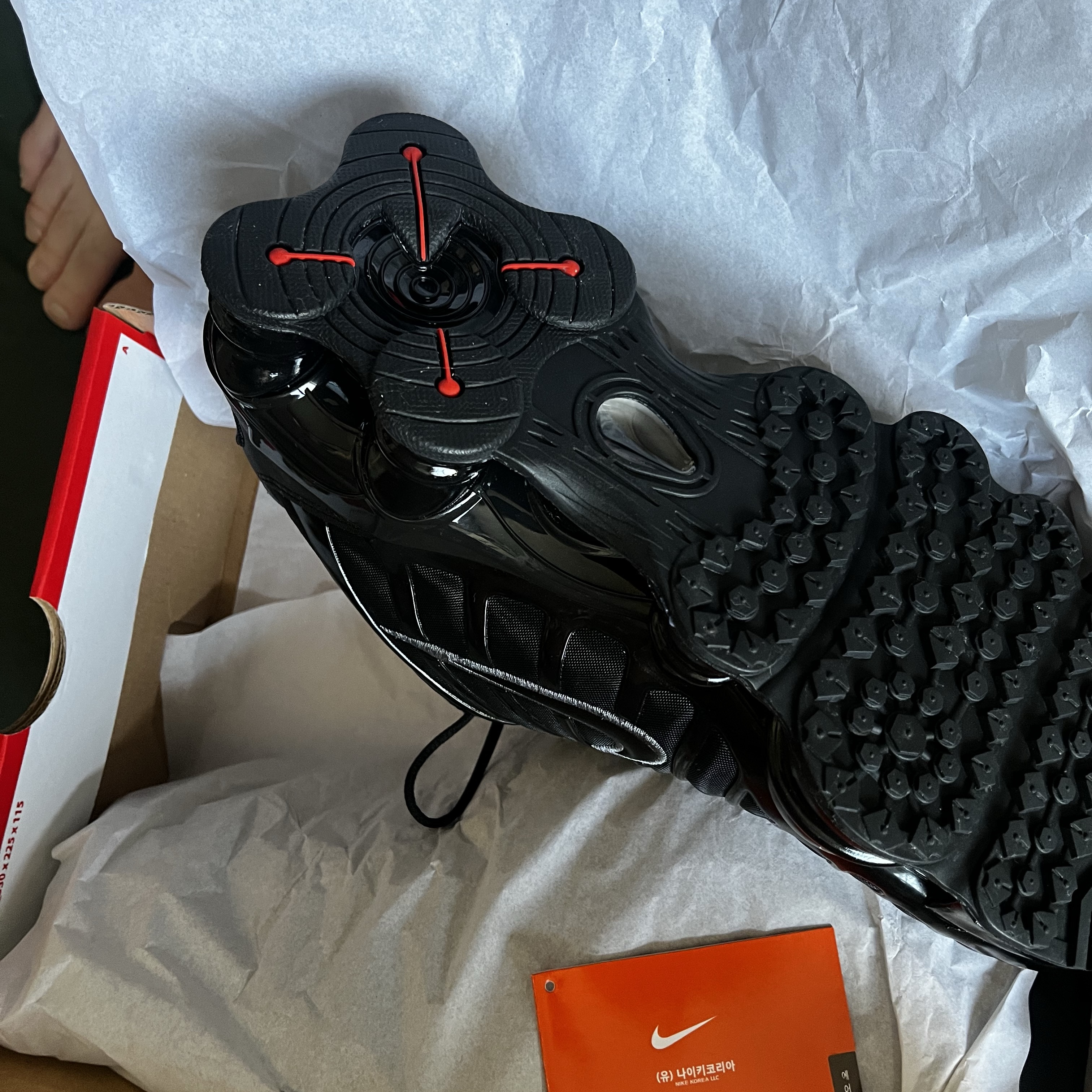 Nike Shox TL Black Metallic Hematite 착용 스타일