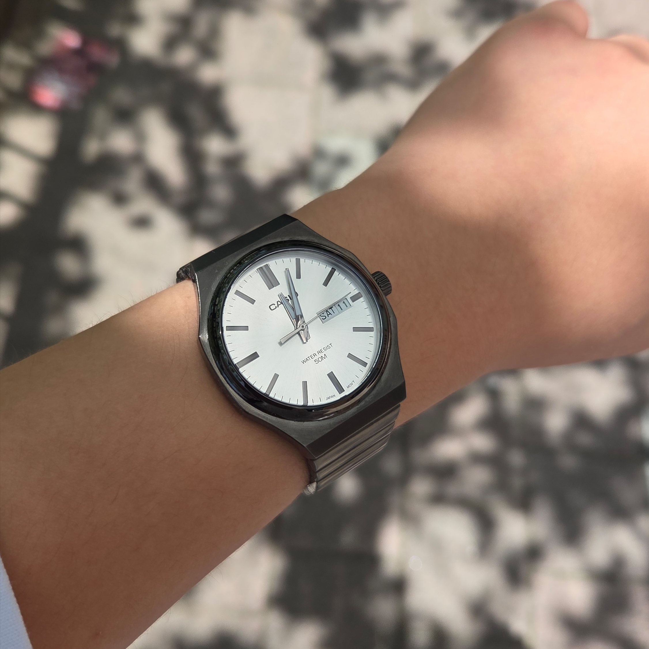 Casio MTP-E735B-7A 착용 스타일