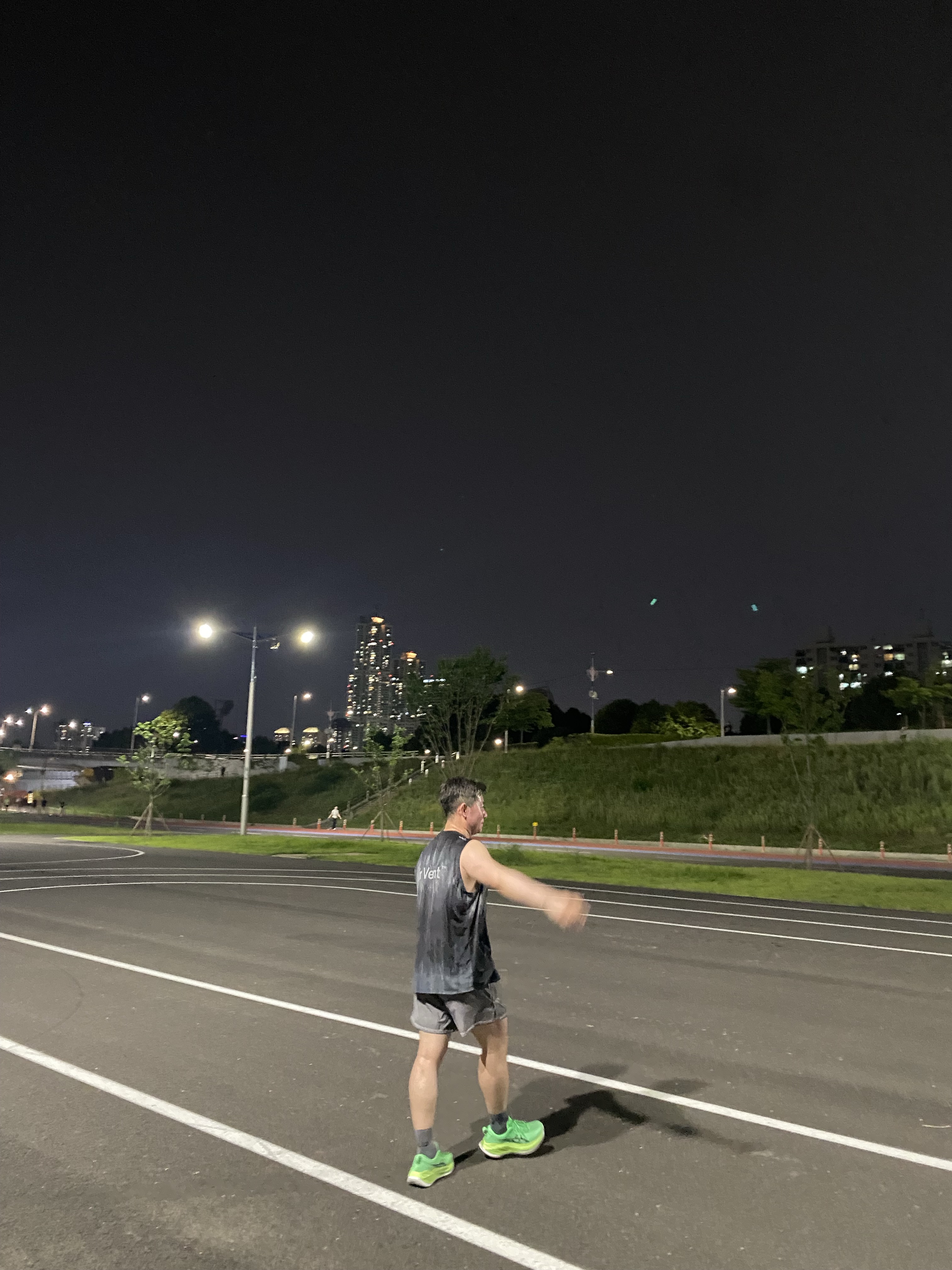 Asics Superblast 2 Ekiden Vital Green Black, negative split club AirVent Tie-Dyeing Racing Singlet Aurora 착용 스타일