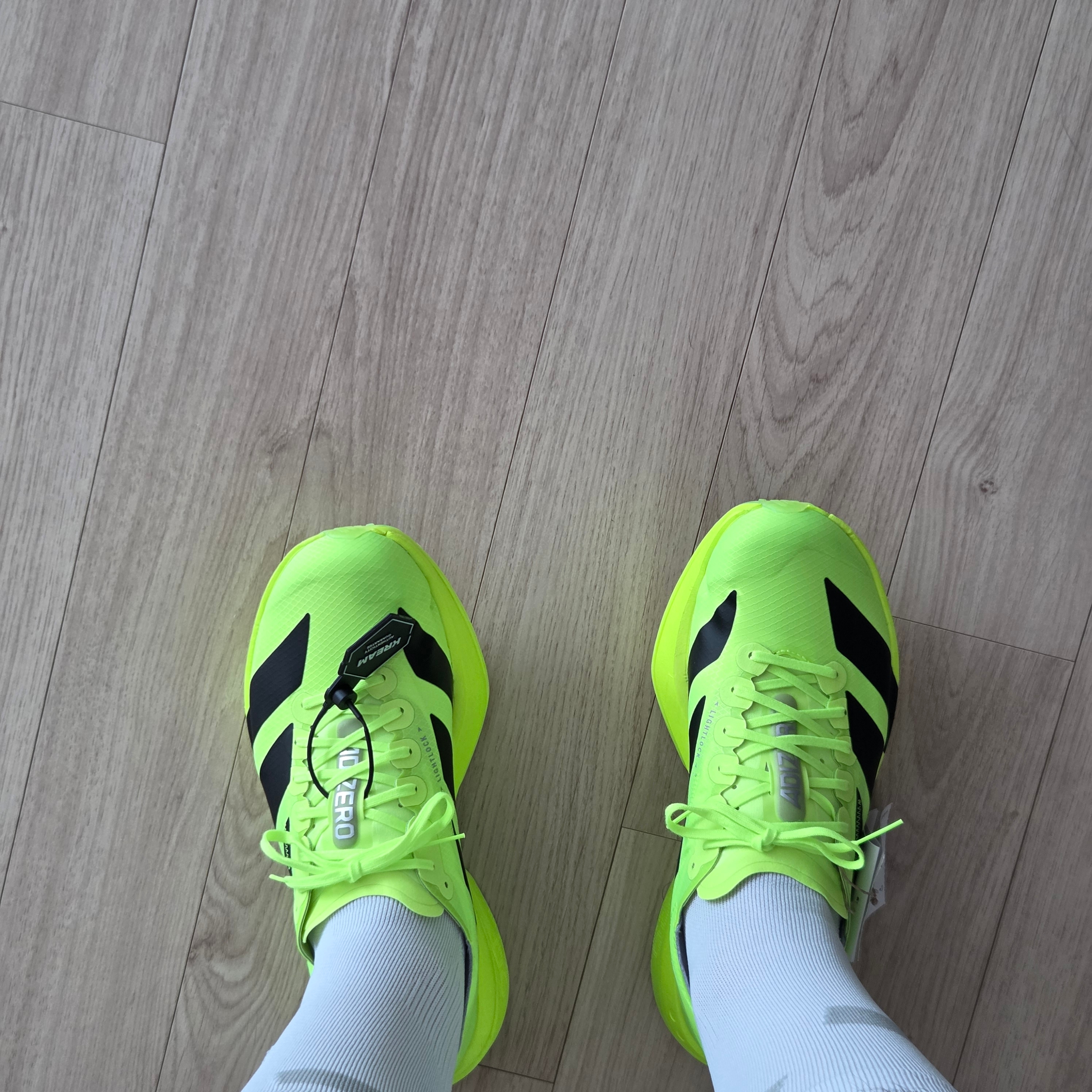Adidas Adizero Adios Pro 4 Lucid Lemon Core Black 착용 스타일