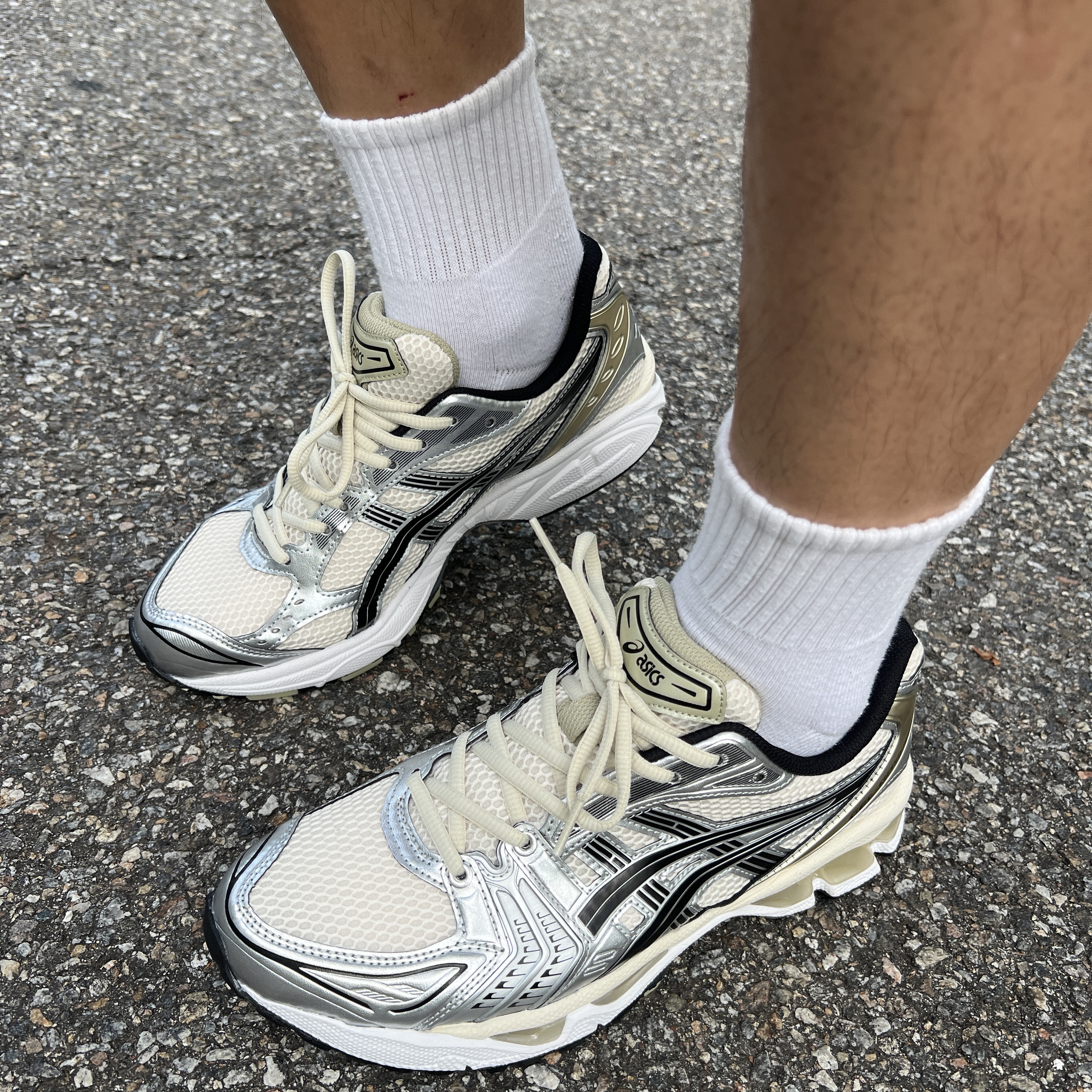 Asics Gel-Kayano 14 Birch Pure Silver 착용 스타일 - 3