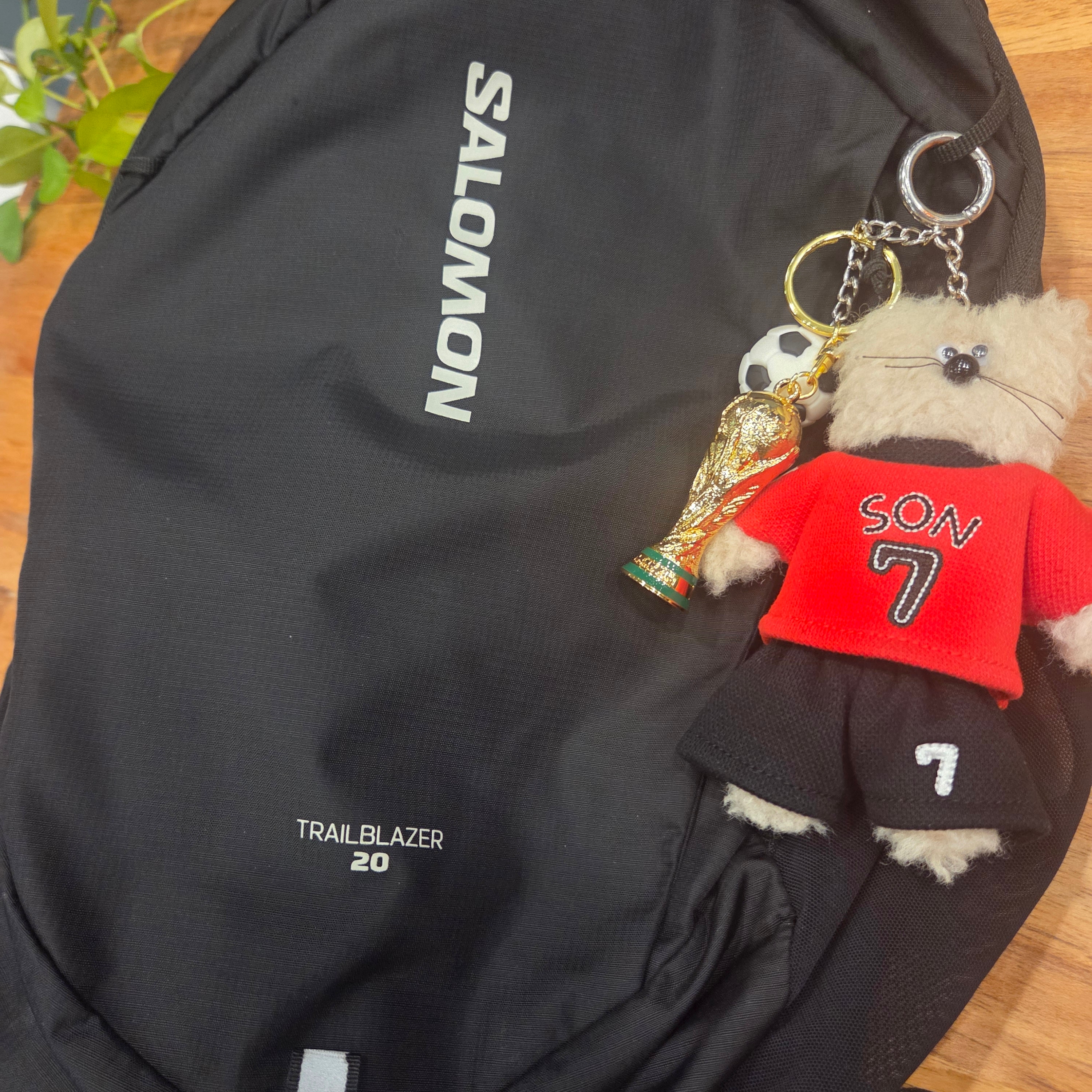 Monamhee x NOS7 Captain SON.hee Keyring Red 착용 스타일