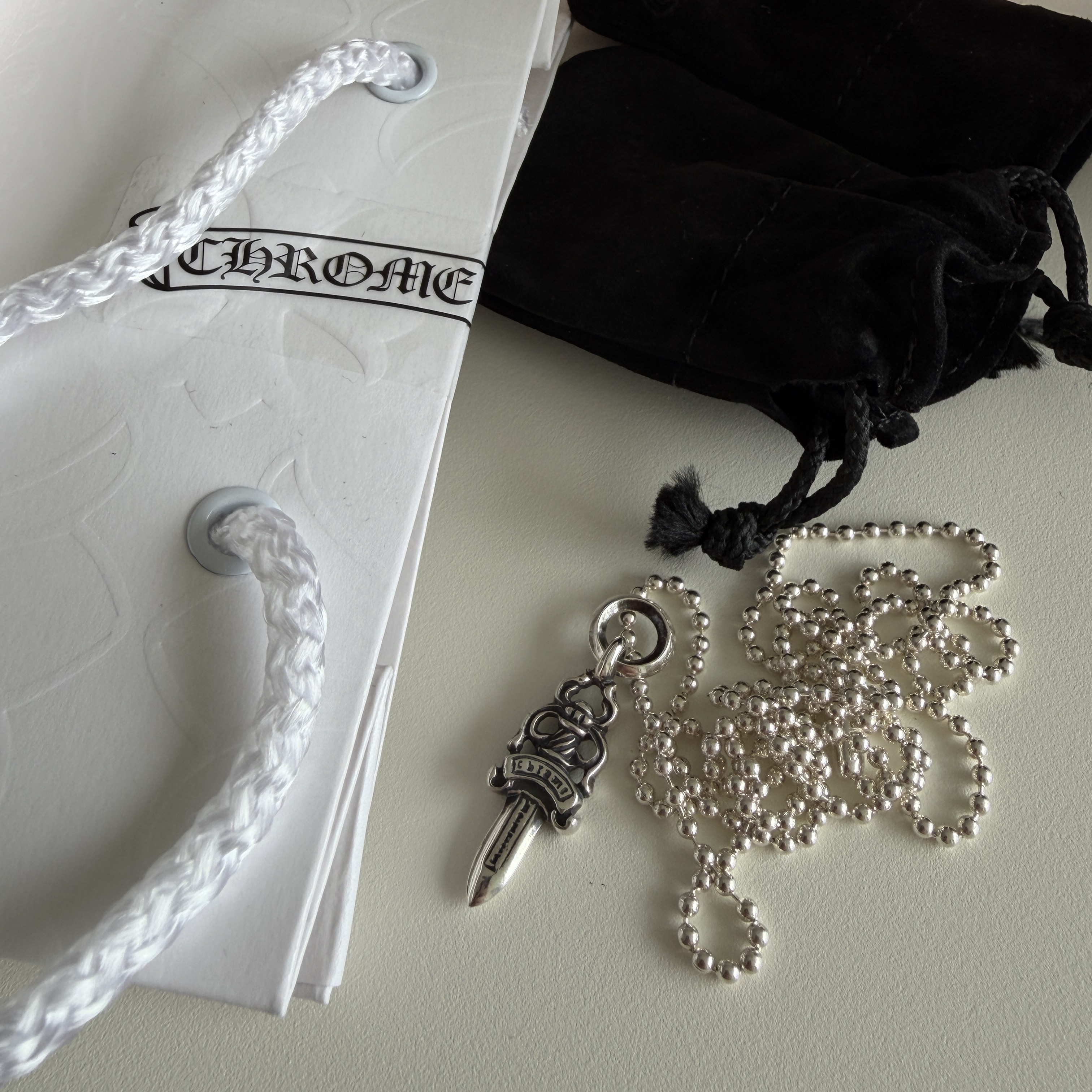 Chrome Hearts 5 Dagger Pendant Silver 착용 스타일 - 2