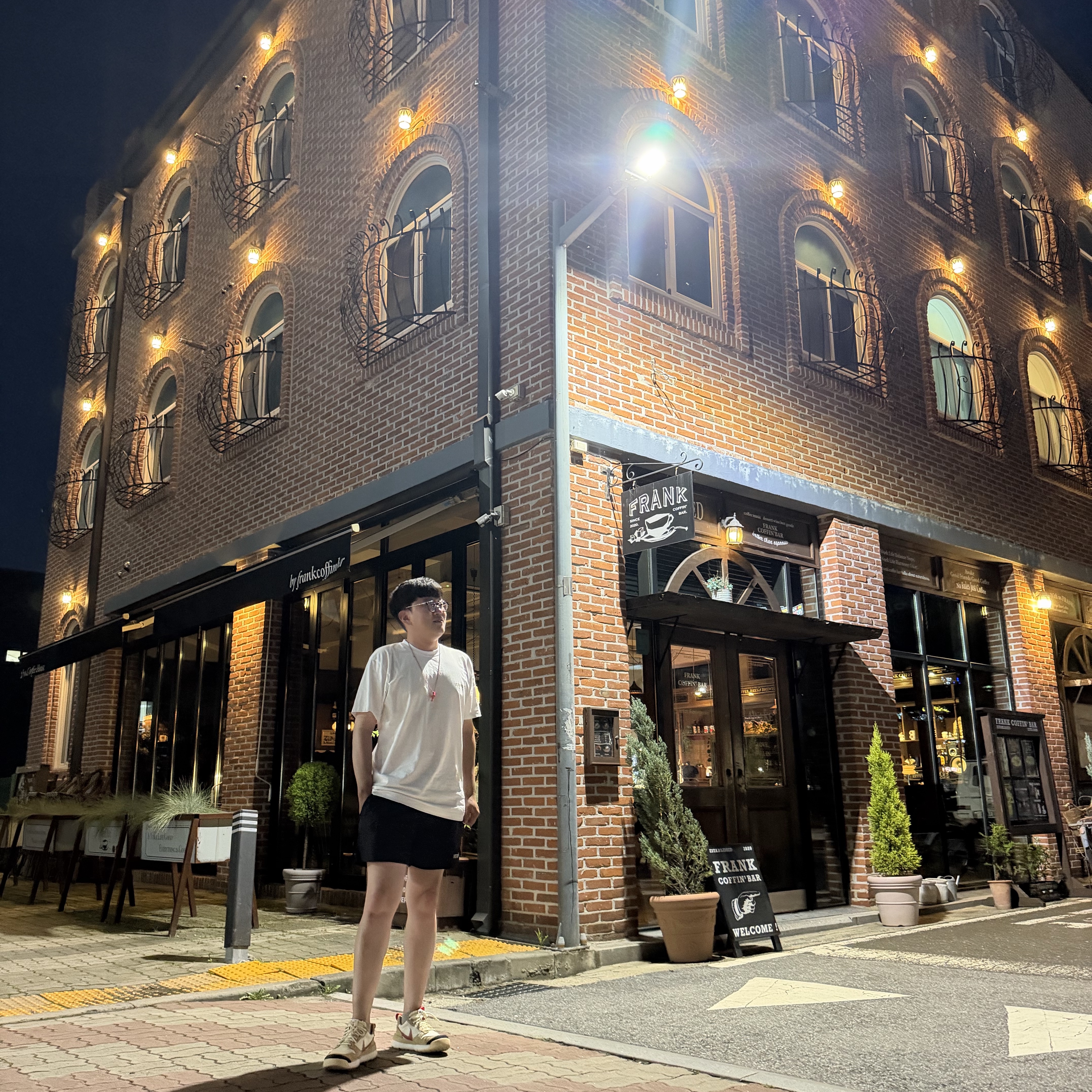 Vetements Logo Swim Shorts Black, Chrome Hearts Silichrome CH Cross Pendant Red 2022 착용 스타일