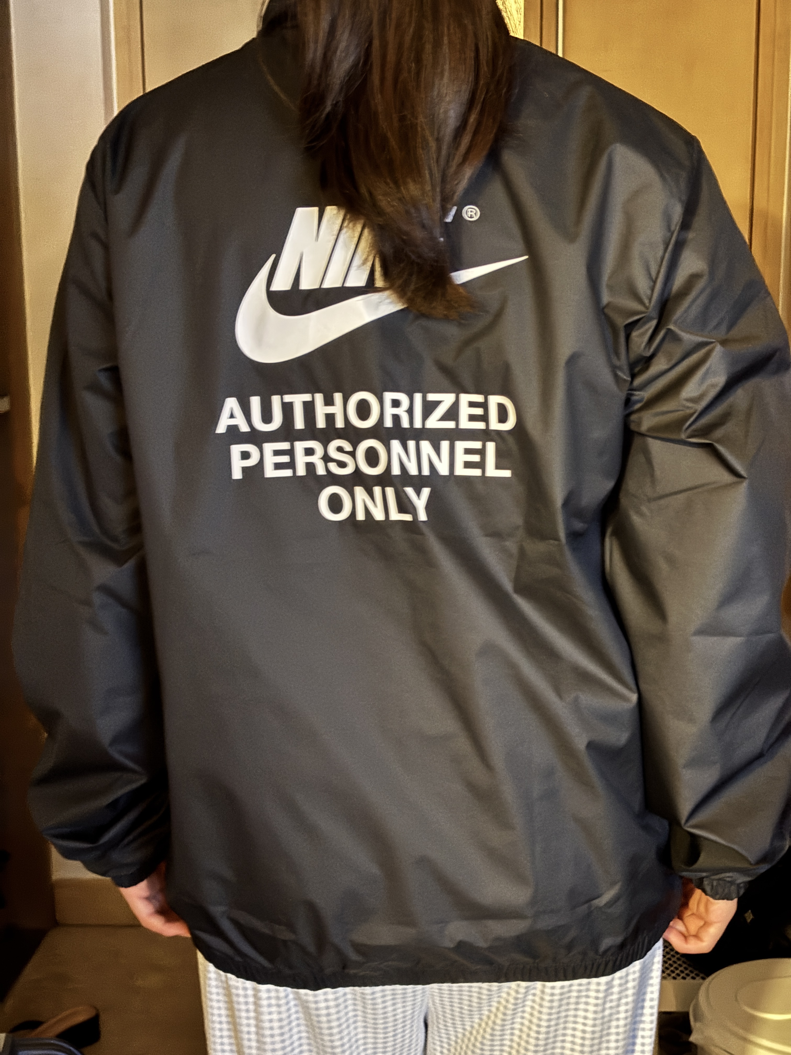 Nike Full-Zip Woven Jacket Black 착용 스타일