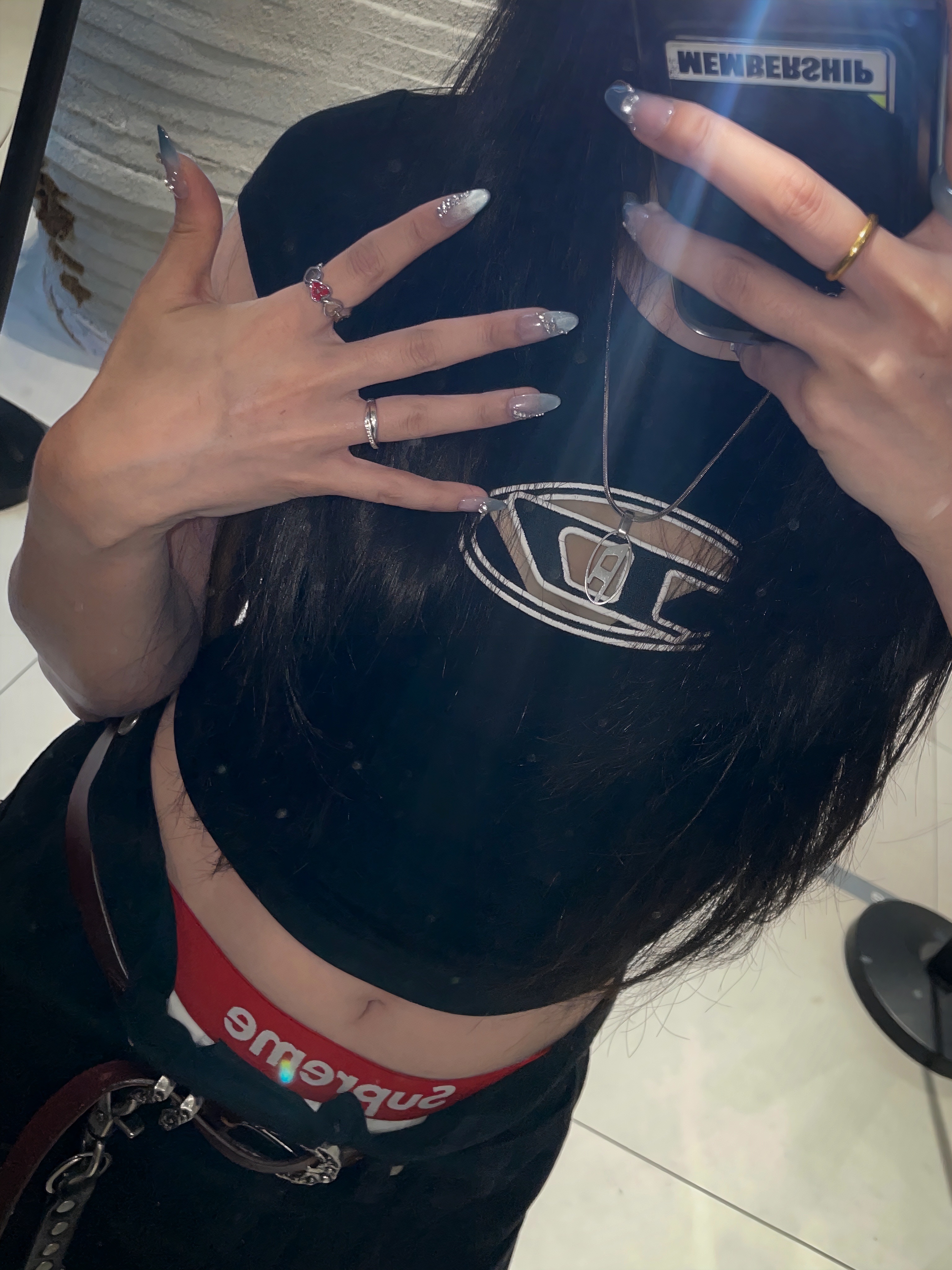 (W) Diesel T-Angie Peekaboo Logo T-Shirt Black, Supreme Hanes Boxer Briefs White (4 Pack) 착용 스타일 - 2