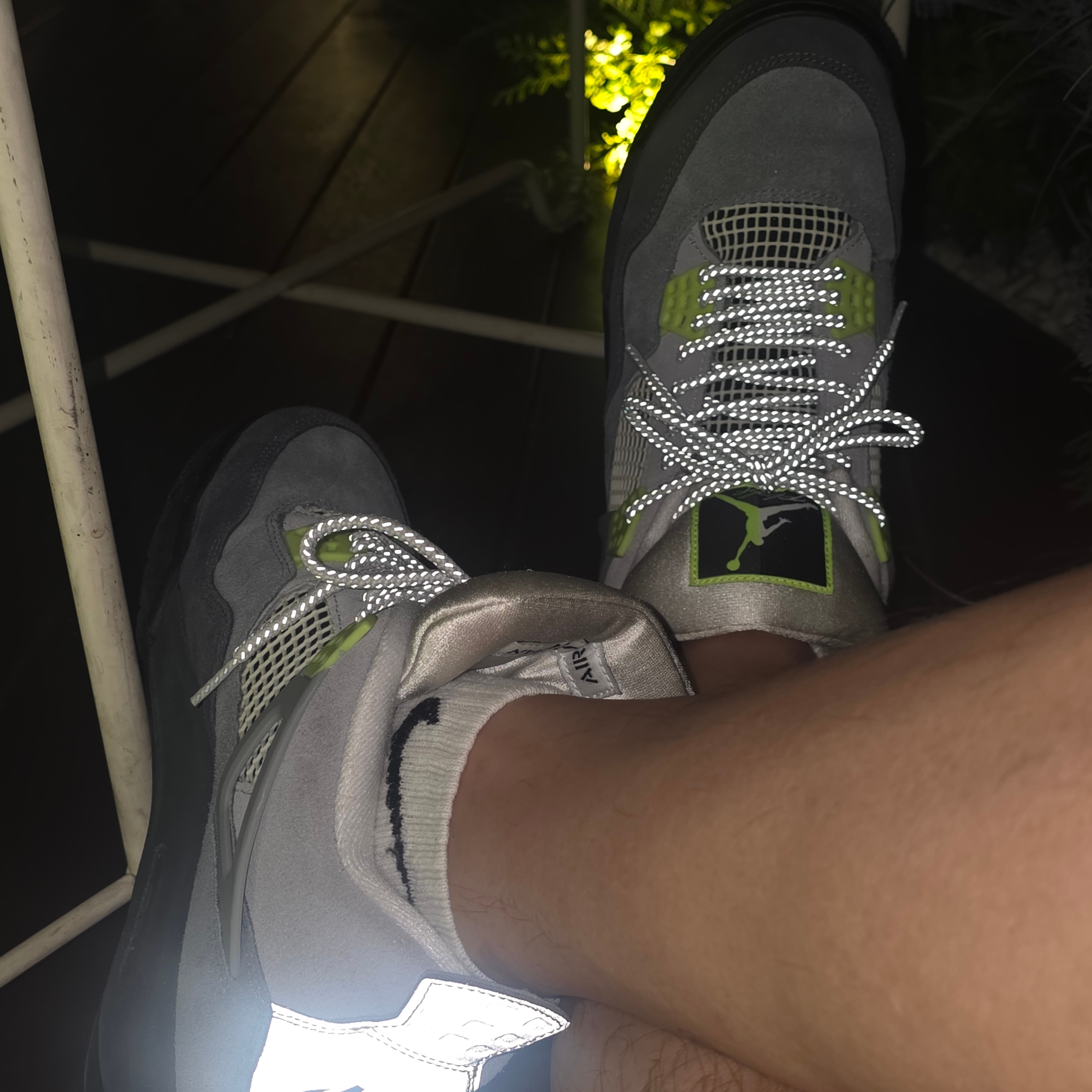 Jordan 4 Retro SE Neon 95 착용 스타일