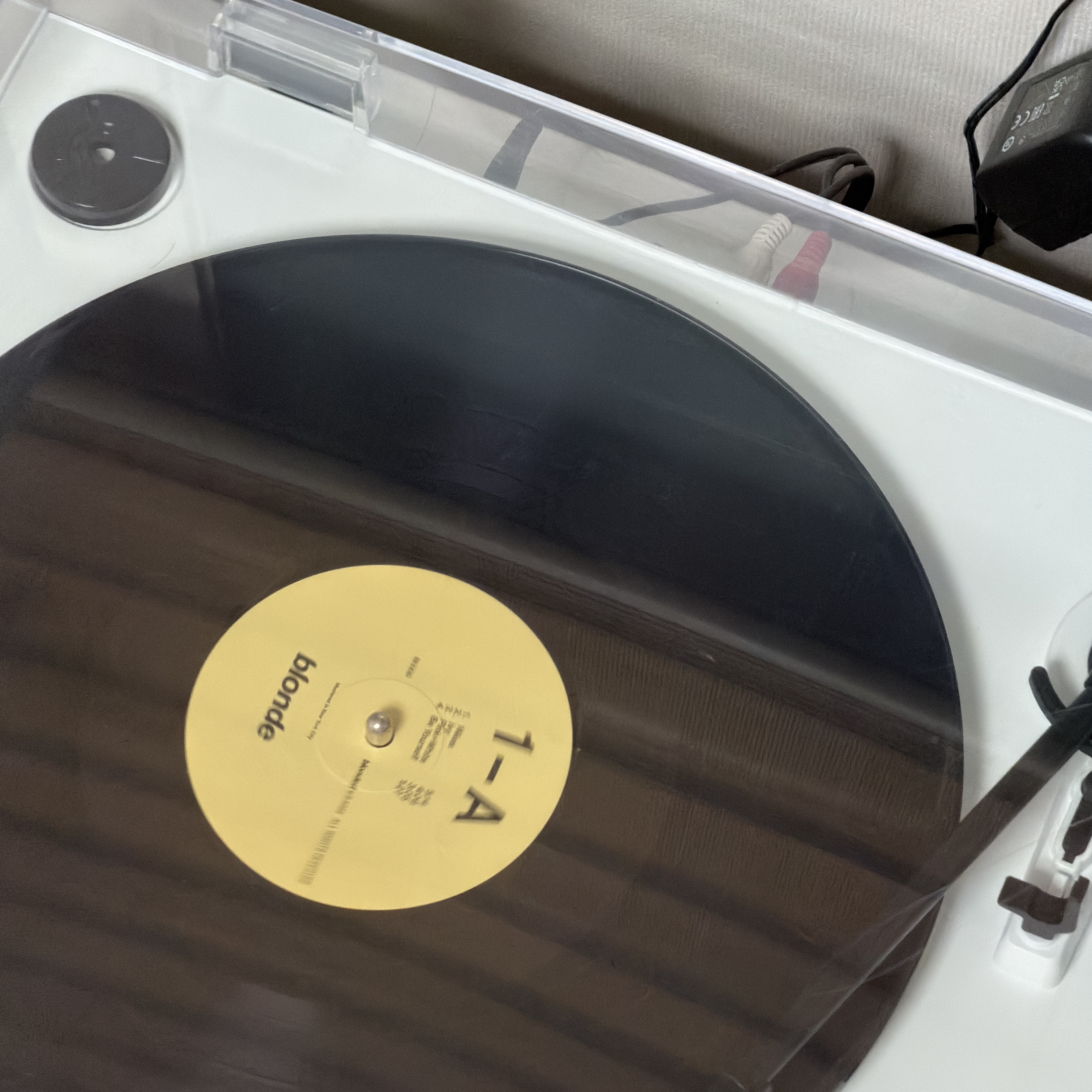 Frank Ocean Blonde Black (2LP), Audio-Technica AT-LP3XBT Automatic Belt-Drive Turntable (Wireless & Analog) White 착용 스타일 - 2