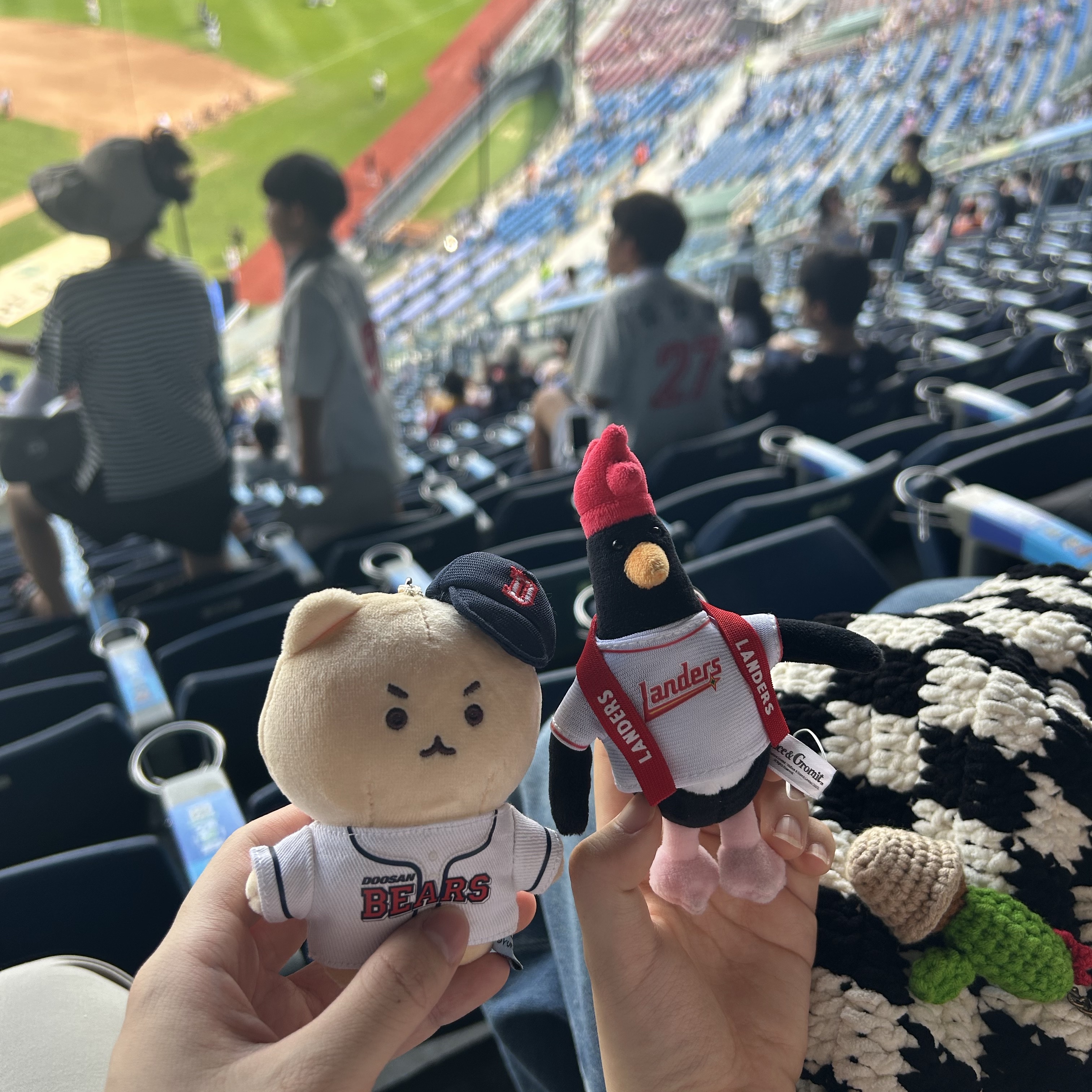 Doosan Bears x Manggom Keyring Doll 착용 스타일 - 1