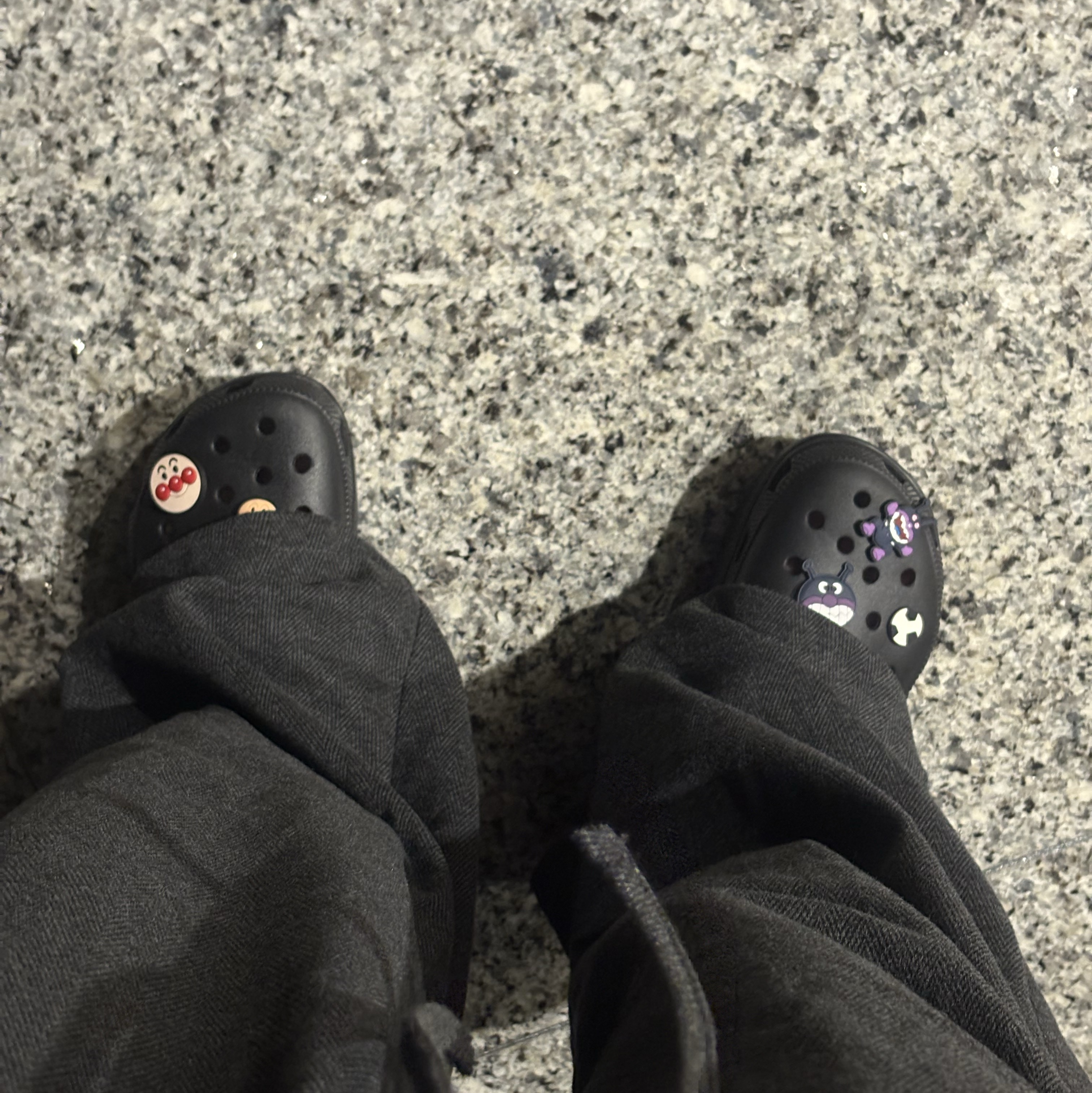 (W) Crocs Classic Platform Clog Black 착용 스타일 - 1