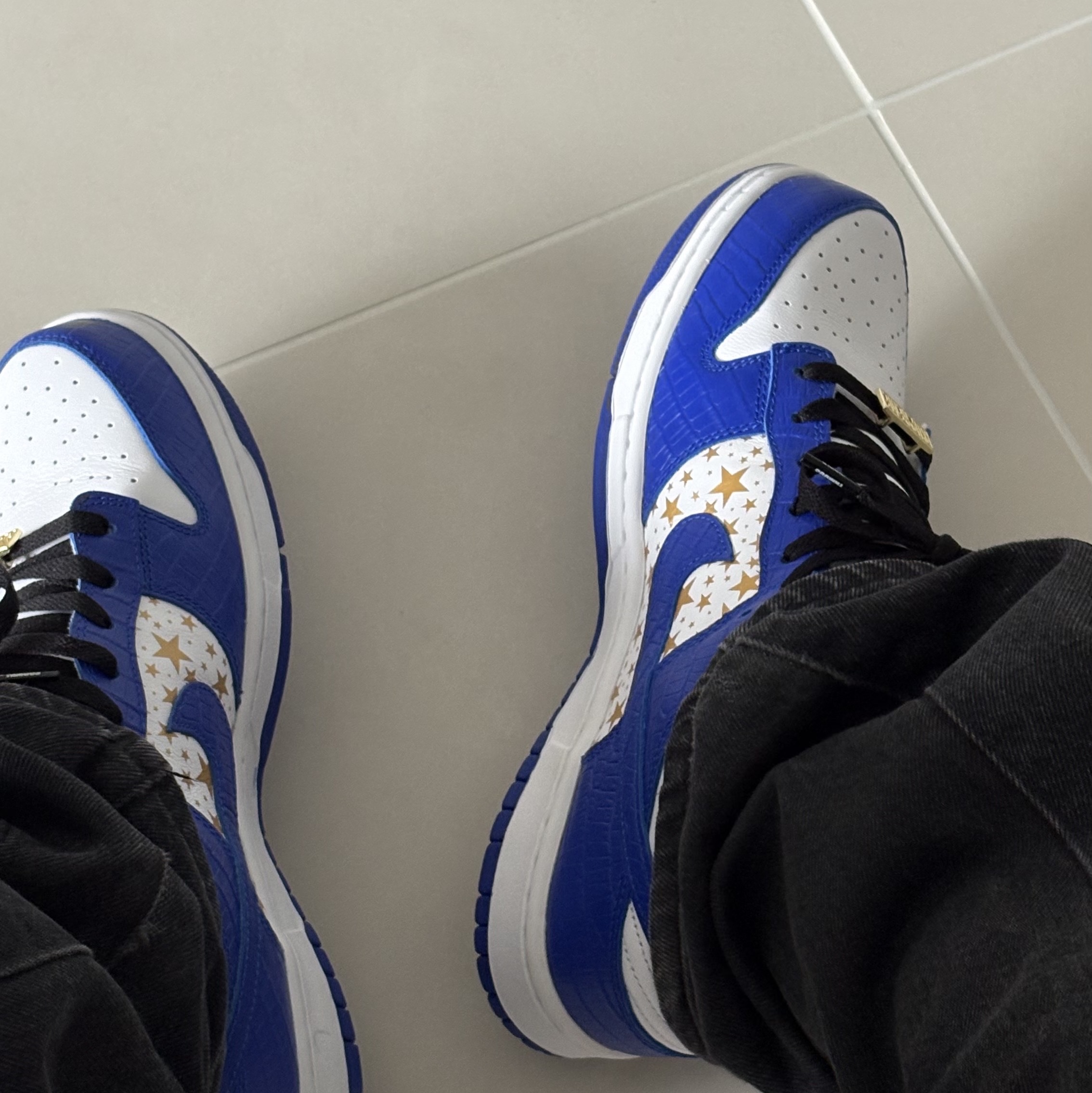 Nike x Supreme SB Dunk Low Hyper Blue 착용 스타일 - 1