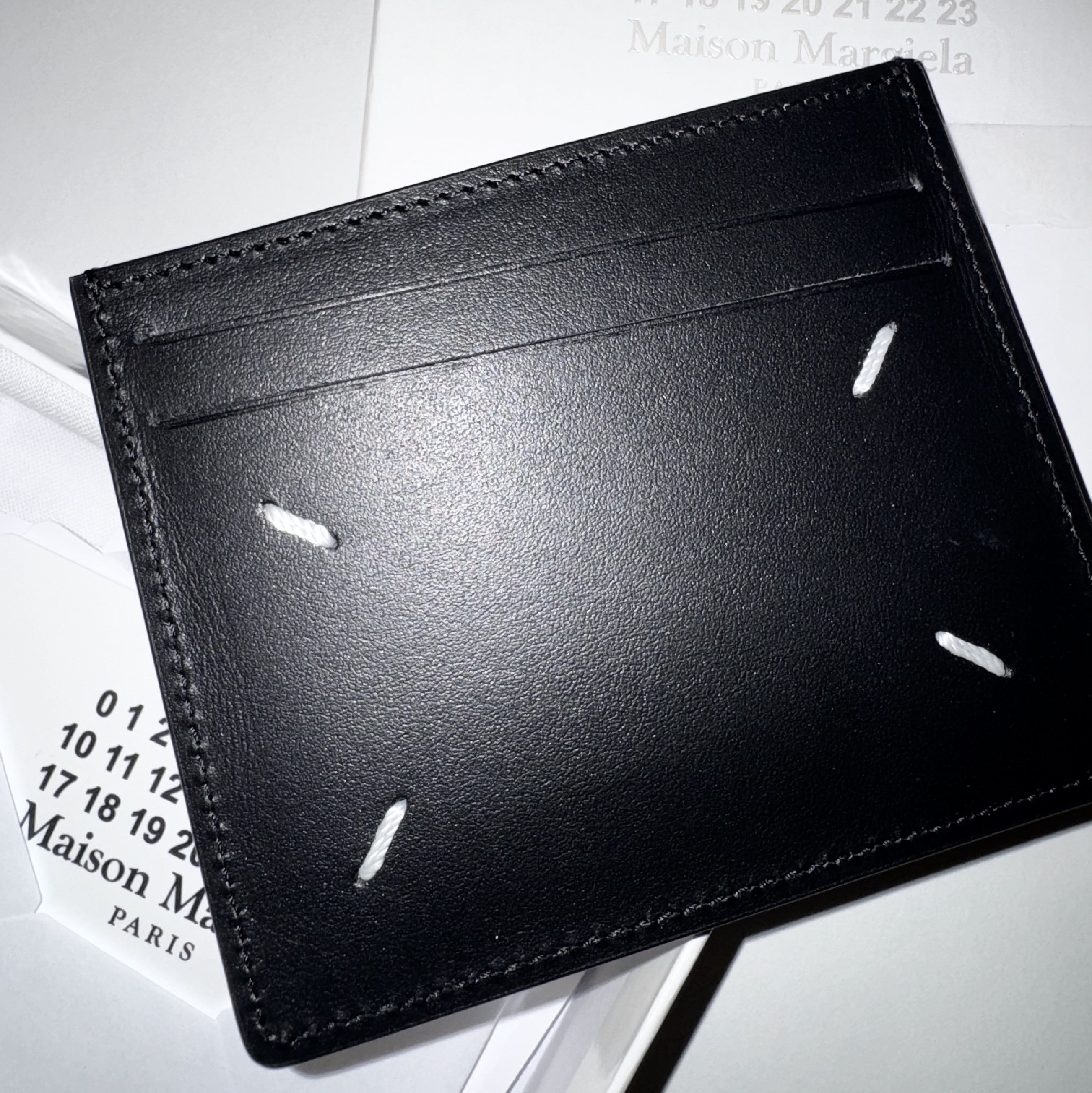 Maison Margiela Bovine Leather Card Holder Black 착용 스타일 - 2