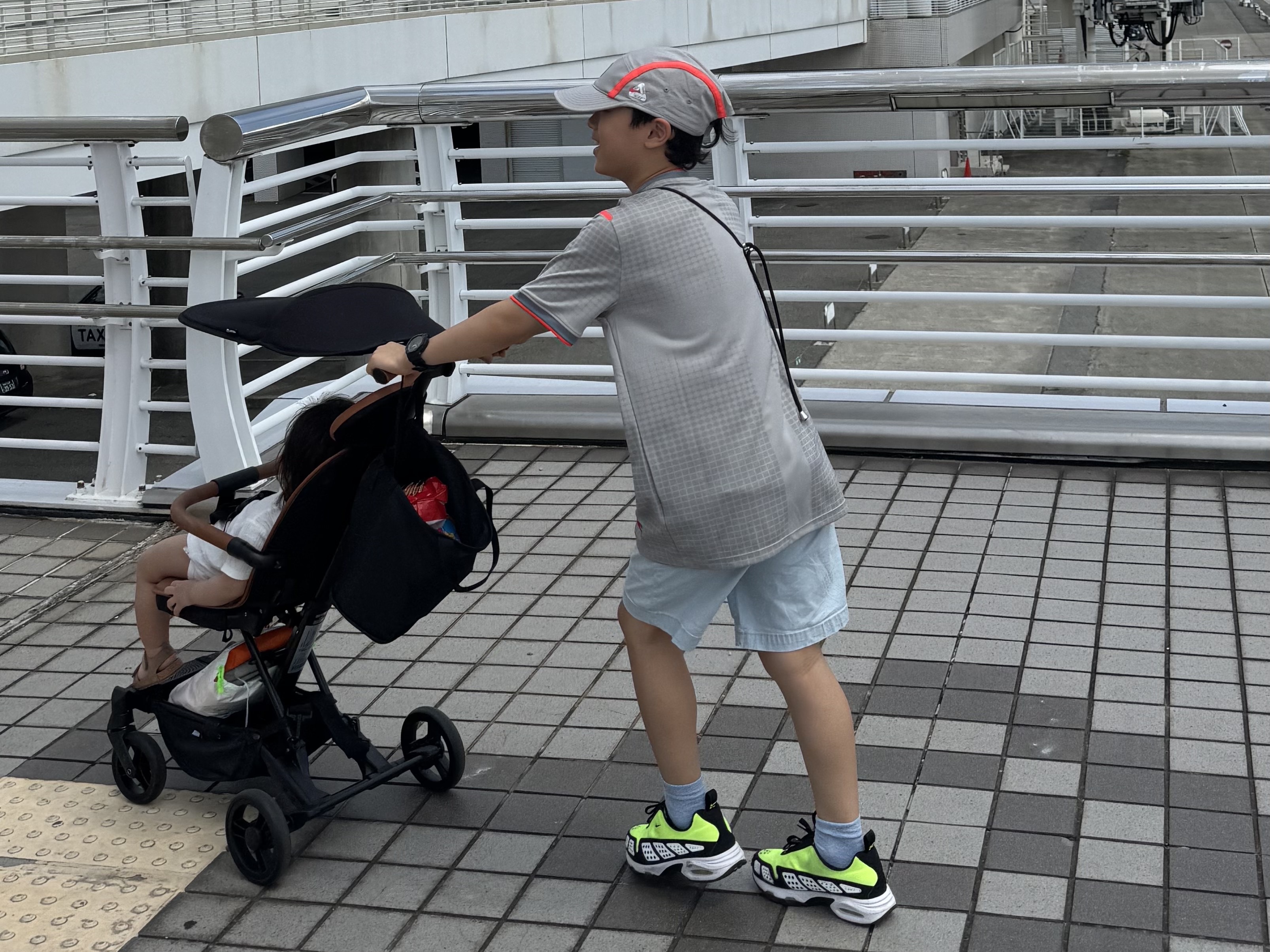(Kids) Palace x Nike England Short-Sleeve Soccer Top Pewter Grey Bright Crimson Bright Crimson, Palace x Nike England Fly Cap Pewter Grey Cool Grey 착용 스타일 - 6
