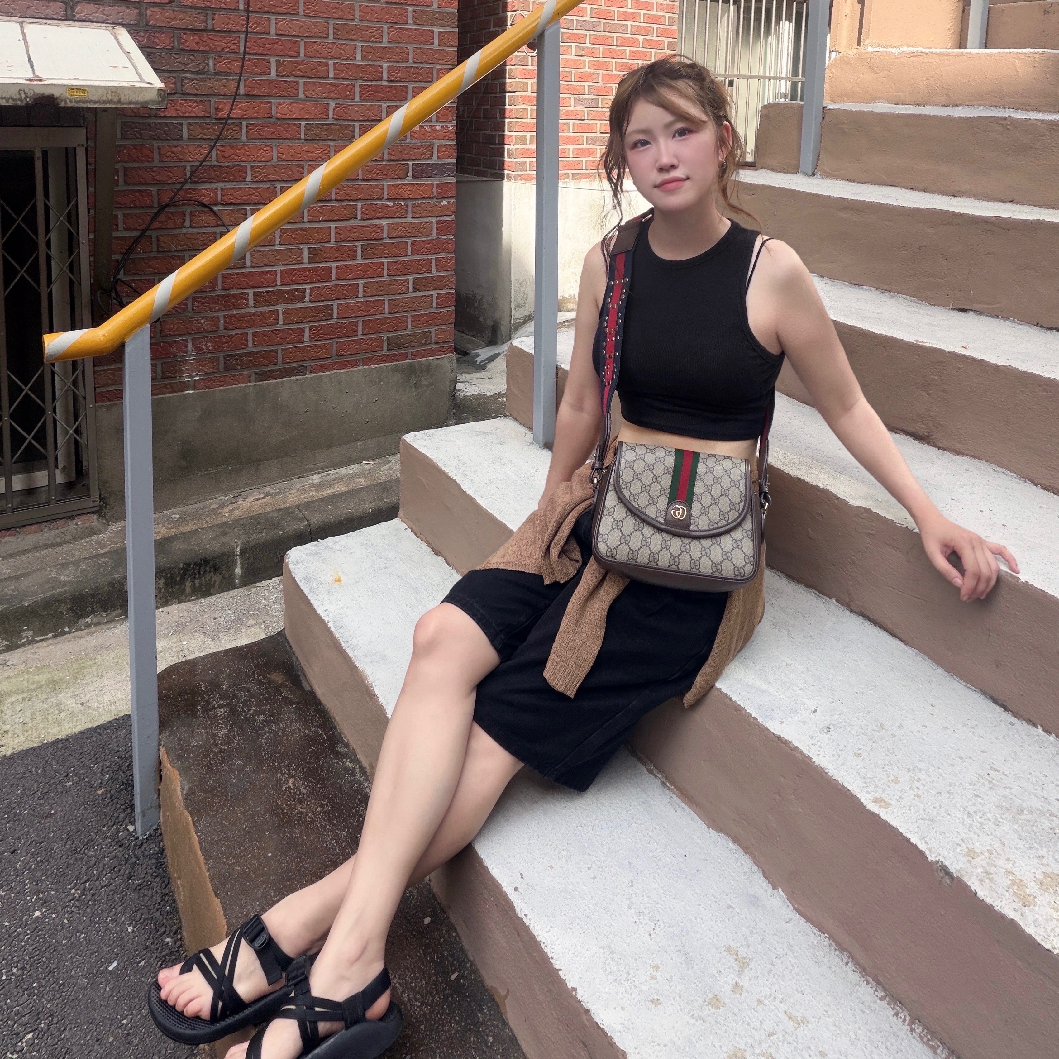 Gucci Ophidia GG Mini Shoulder Bag Beige Ebony 착용 스타일 - 5