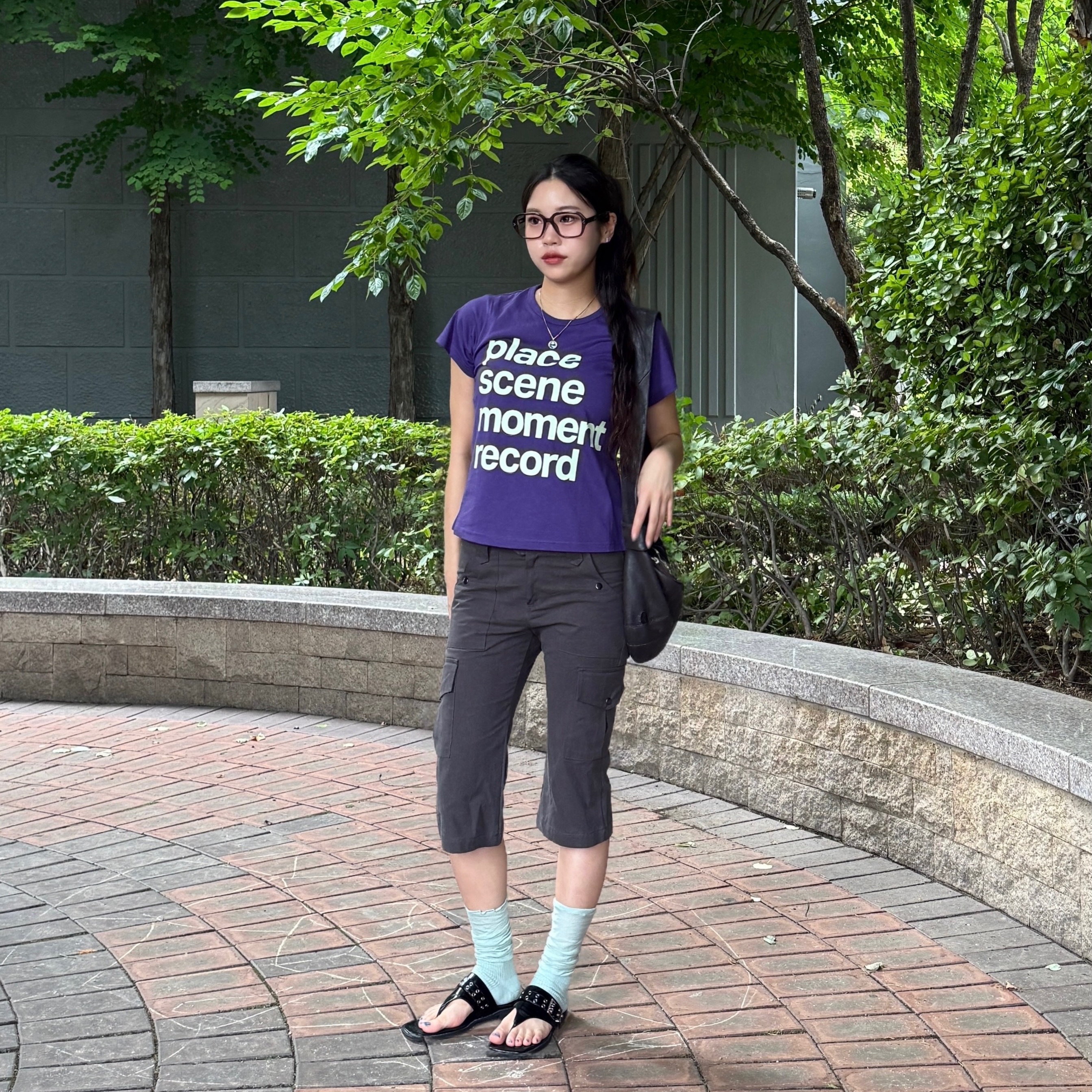 SLOW RECORD HOUSE Archive Typo T-Shirt Purple 착용 스타일 - 2