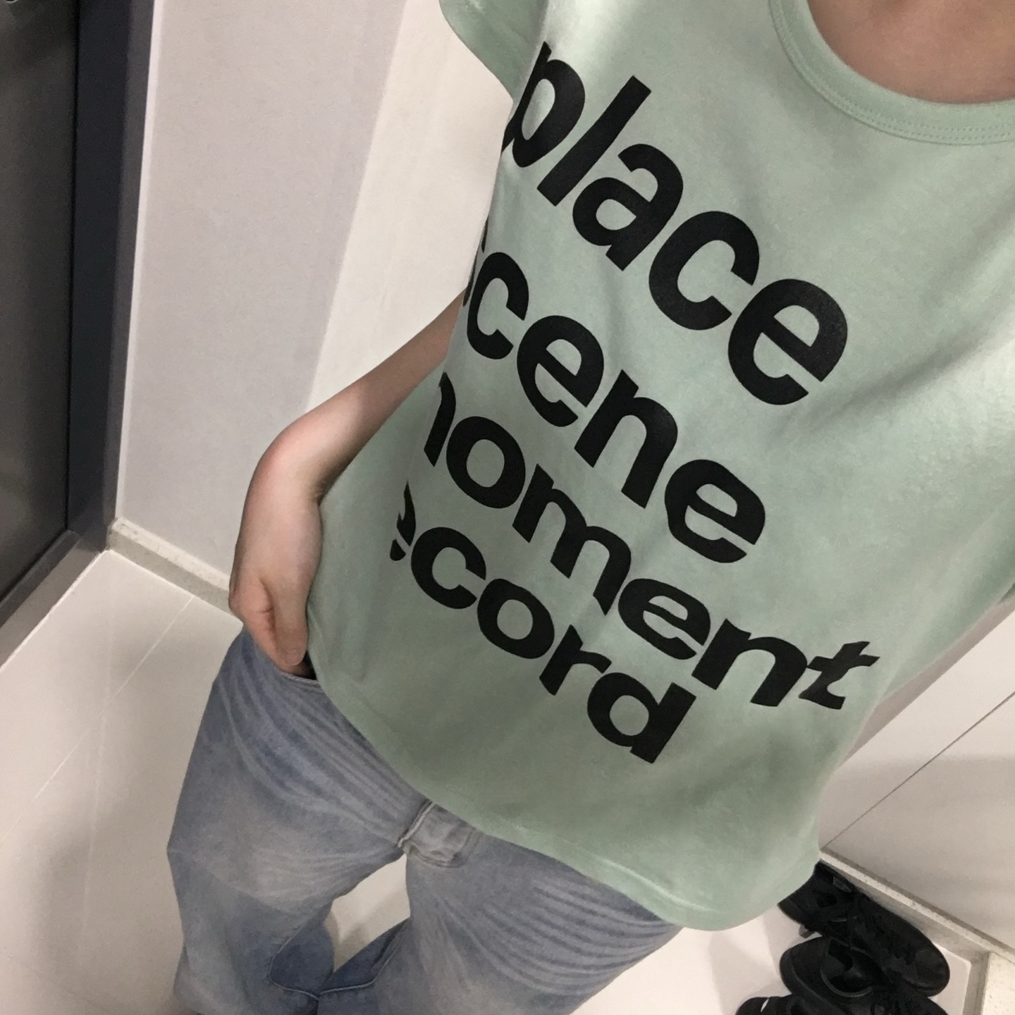 SLOW RECORD HOUSE Archive Typo T-Shirt Lime 착용 스타일 - 3