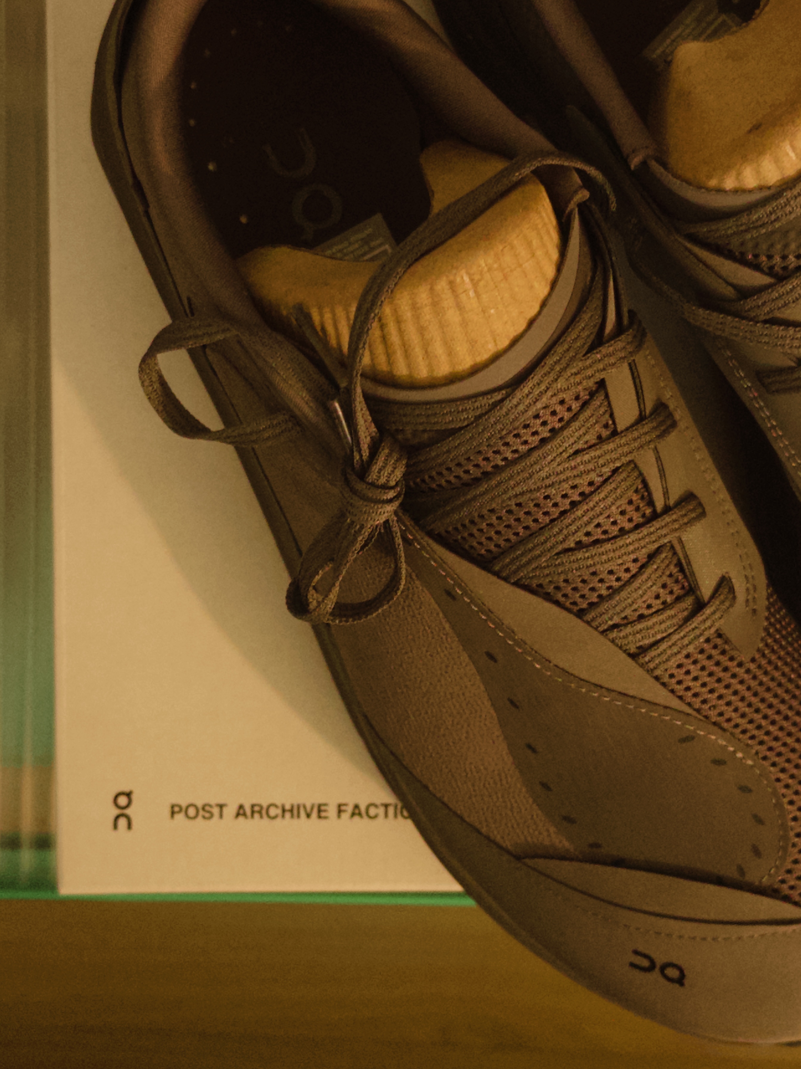 On Running x Post Archive Faction (Paf) Cloudboom Volt Ember Pebble 착용 스타일 - 2