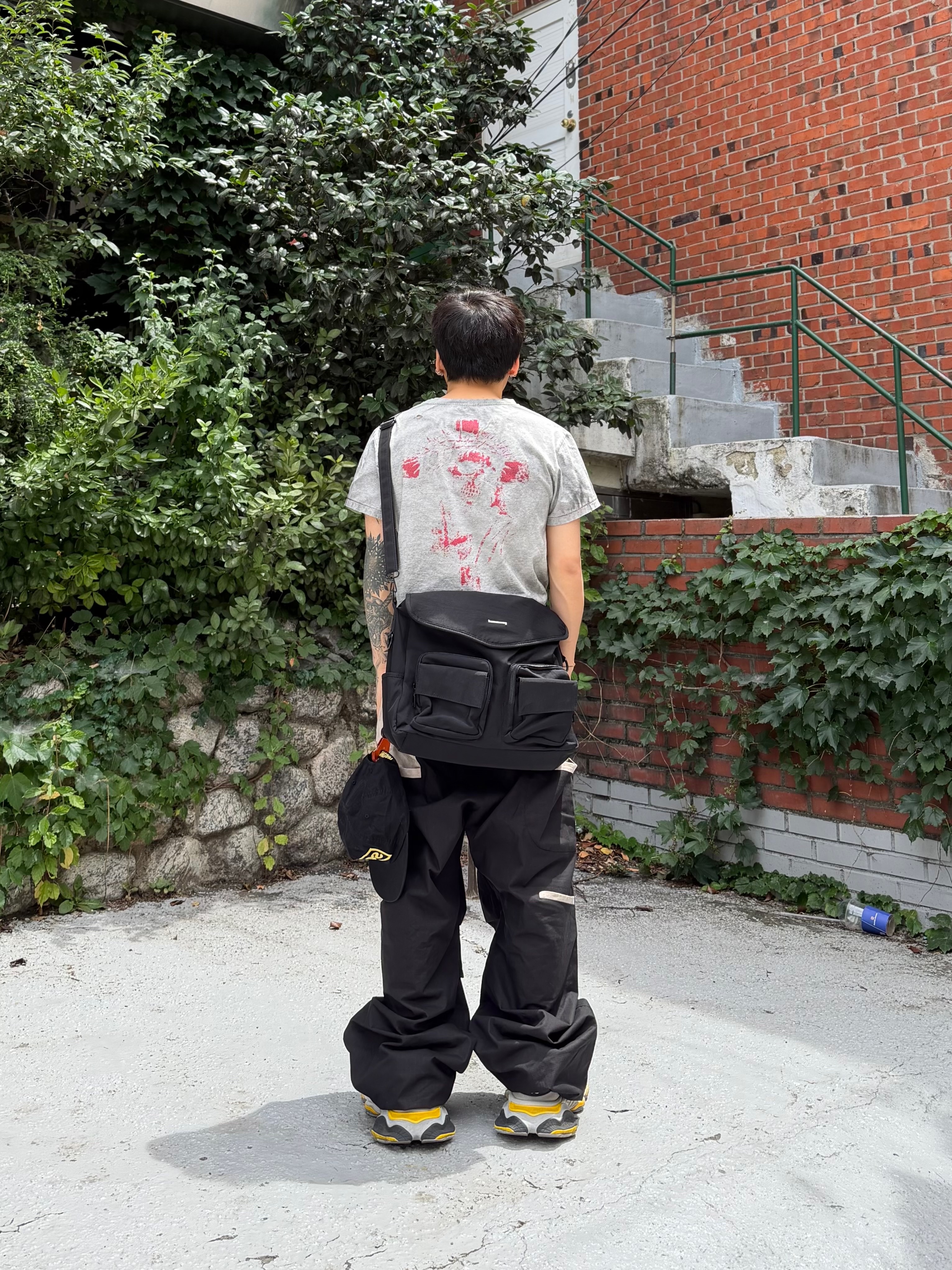 Balenciaga Cargo Sneakers Grey Black Yellow, Wapworks Camp Supply Cargo Pants Black 착용 스타일 - 1