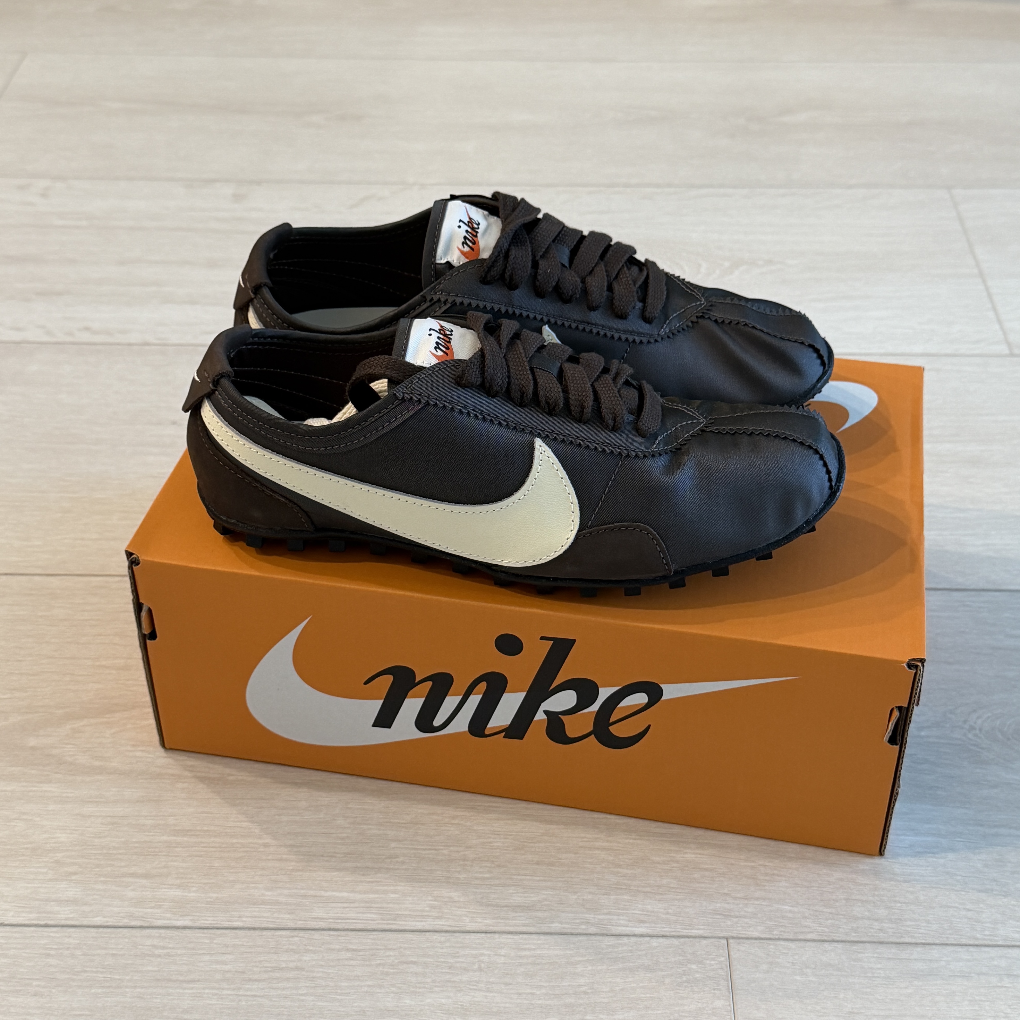 (W) Nike Moon Shoe OG Baroque Brown Black 착용 스타일