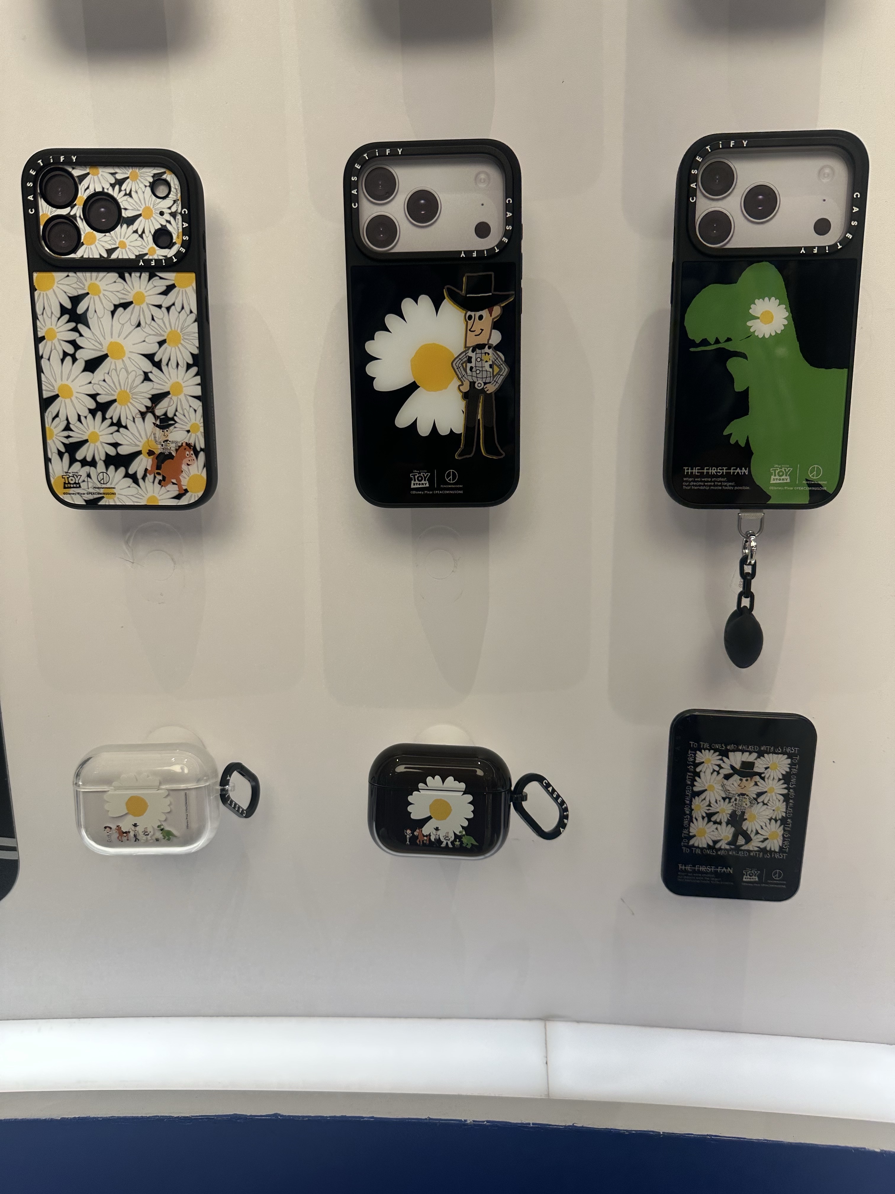 Casetify x Peaceminusone x Toy Story The First Fan Symbol Magsafe Impact Woody Case 착용 스타일