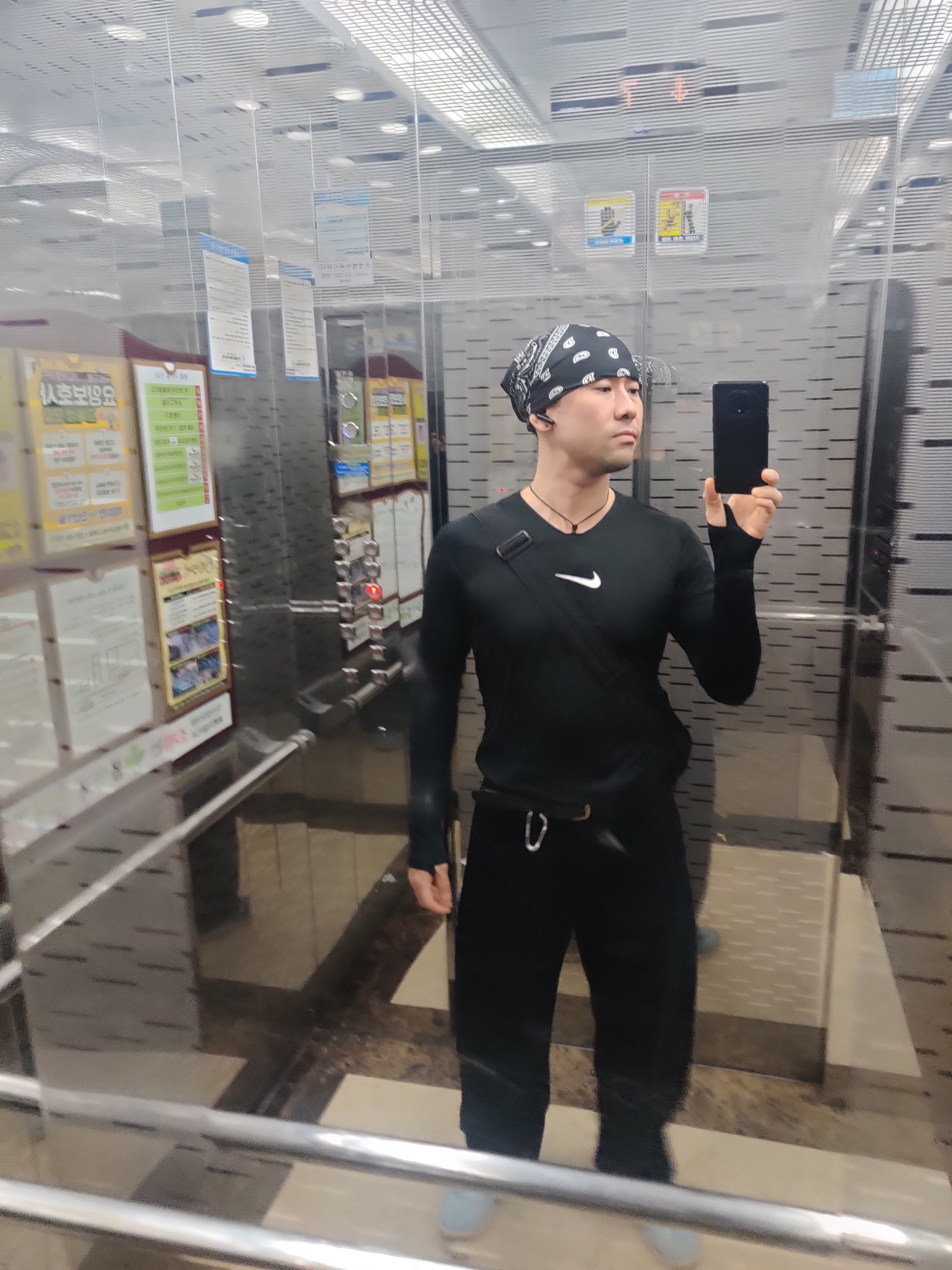 Millo Archive Reflect Curved Pants Black, Nike Dri-Fit Park 1st Layer Long Sleeve Black 착용 스타일