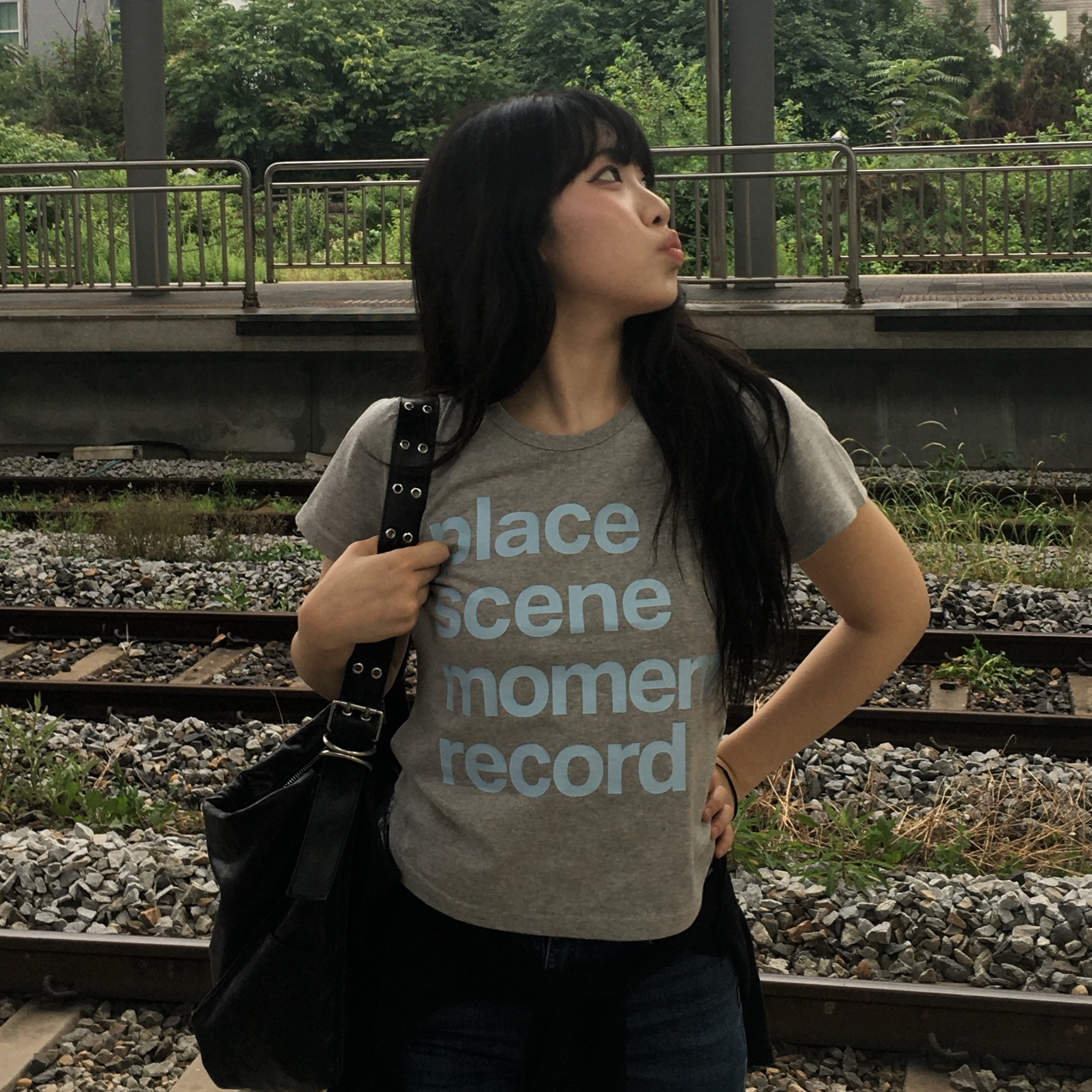 SLOW RECORD HOUSE Archive Typo T-Shirt Grey 착용 스타일 - 3